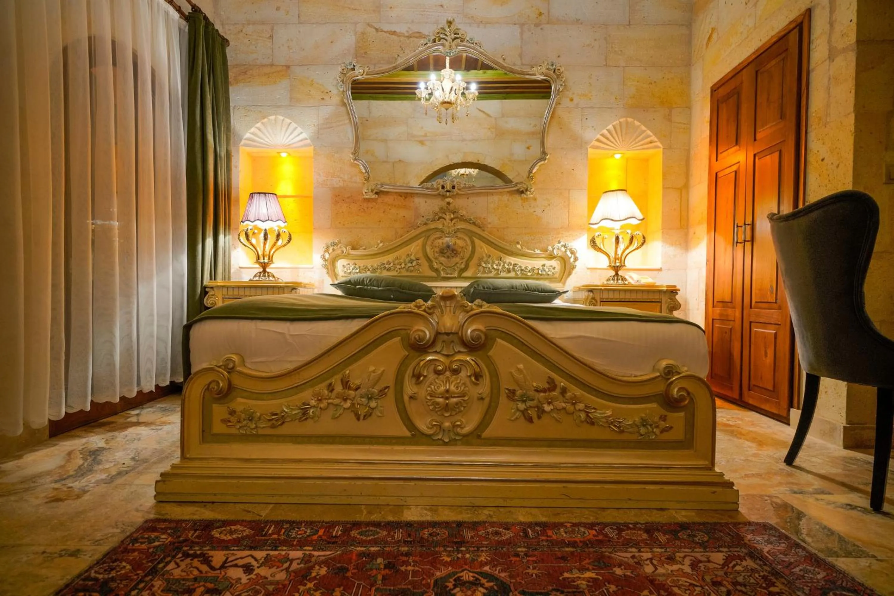 Bedroom, Bed in Serenus Cave Suites