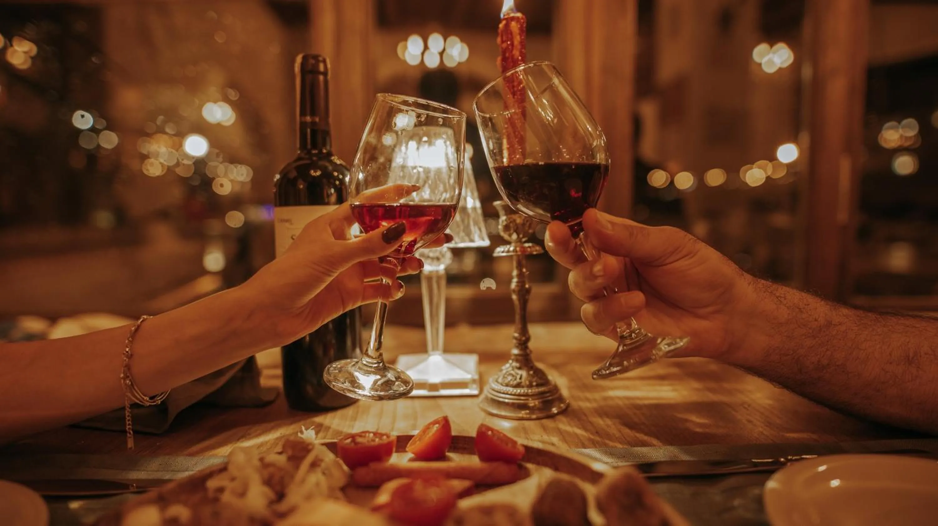 Restaurant/places to eat in Serenus Cave Suites