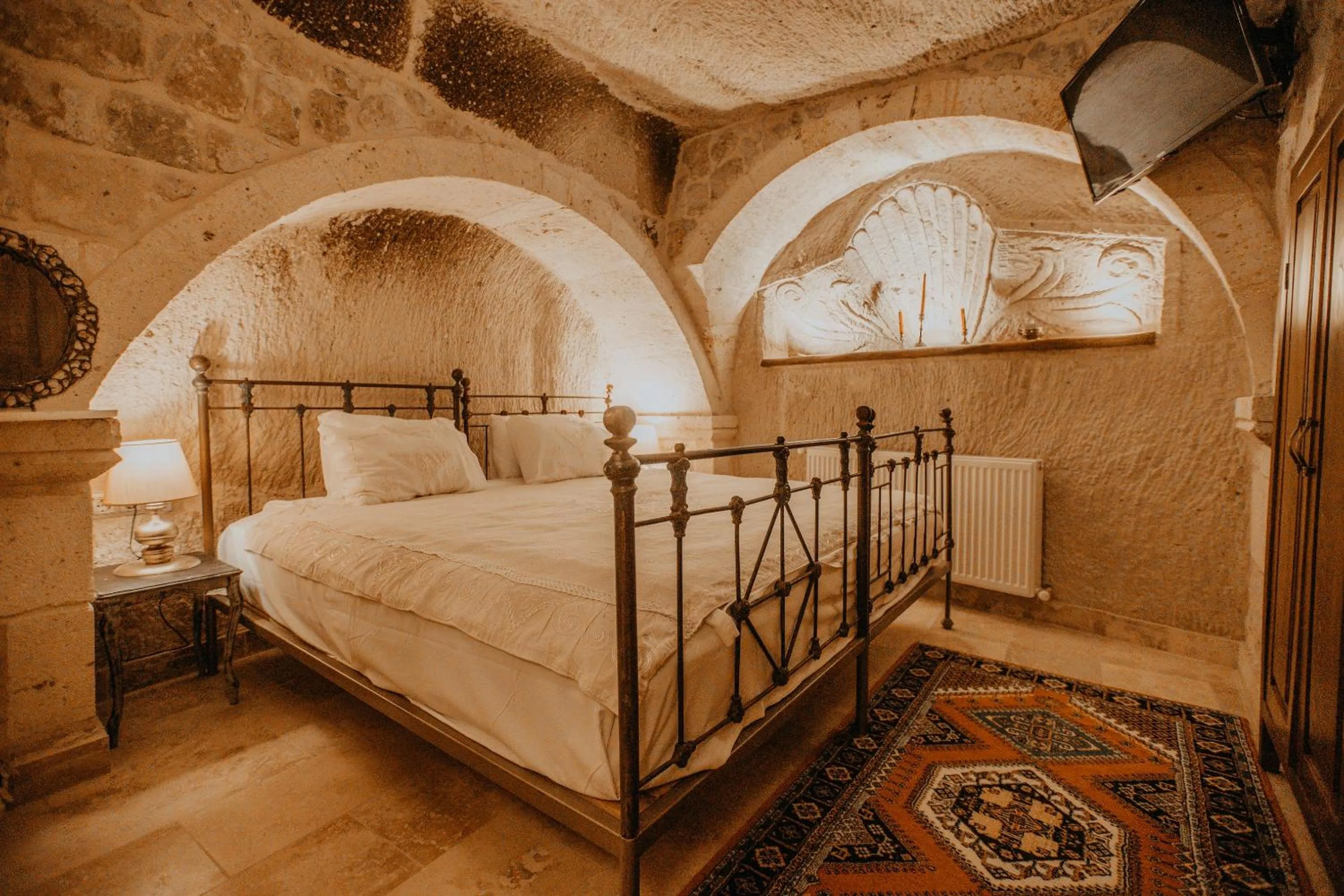 Massage, Bed in Serenus Cave Suites