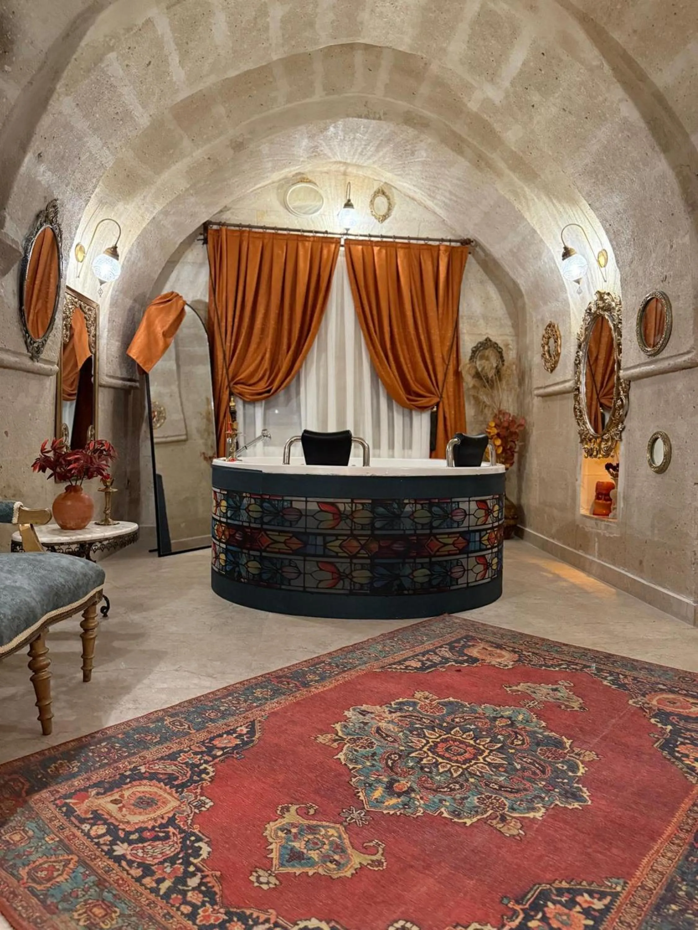 Hot Tub in Serenus Cave Suites