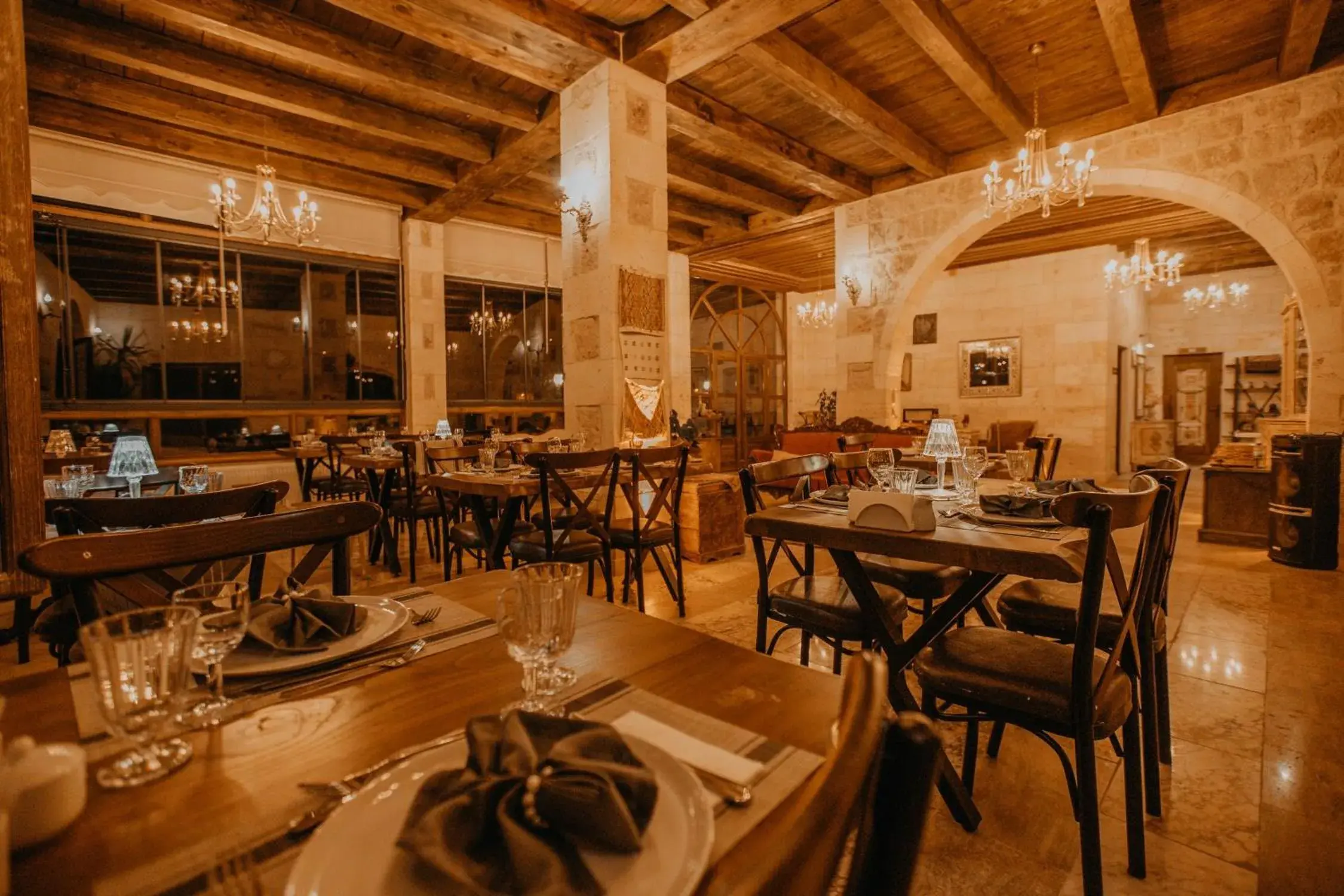 Restaurant/places to eat in Serenus Cave Suites Restaurant/places to eat in Serenus Cave Suites