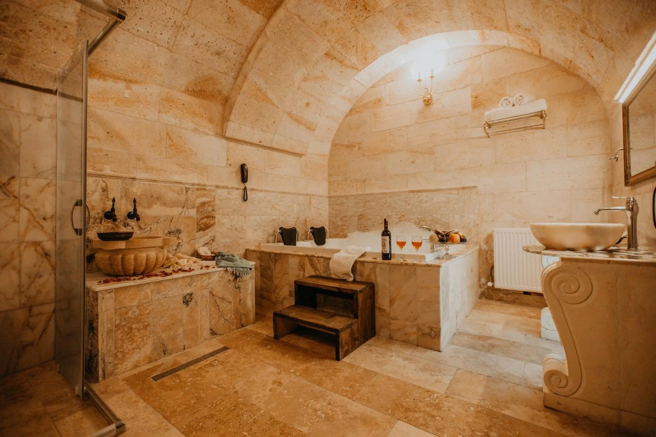 Hot Tub in Serenus Cave Suites