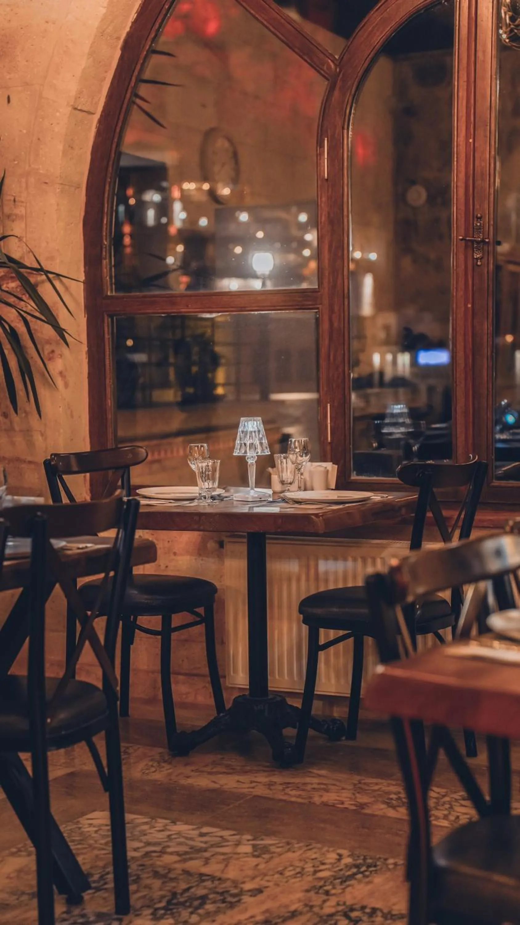 Restaurant/places to eat in Serenus Cave Suites