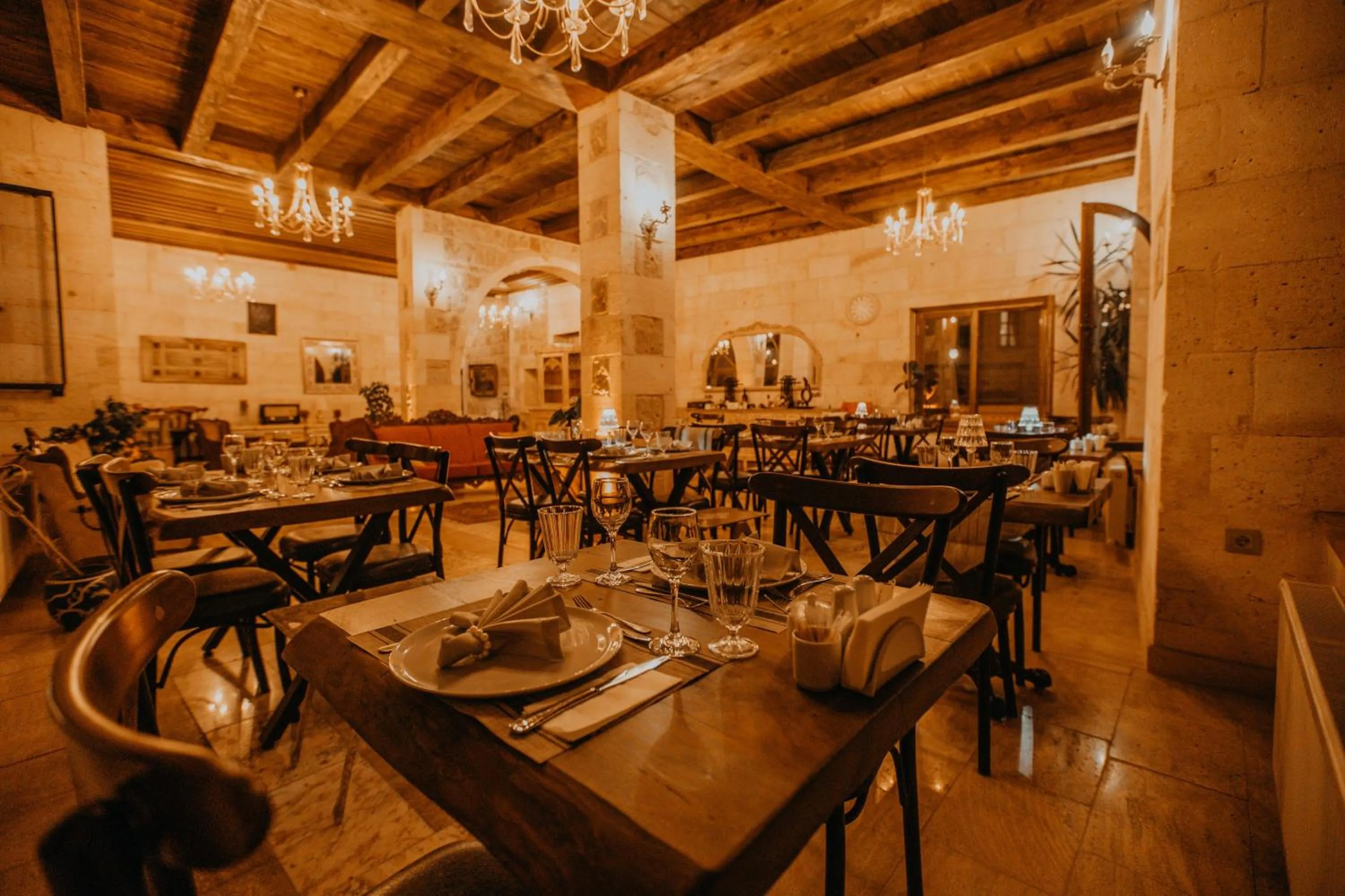 Restaurant/places to eat in Serenus Cave Suites