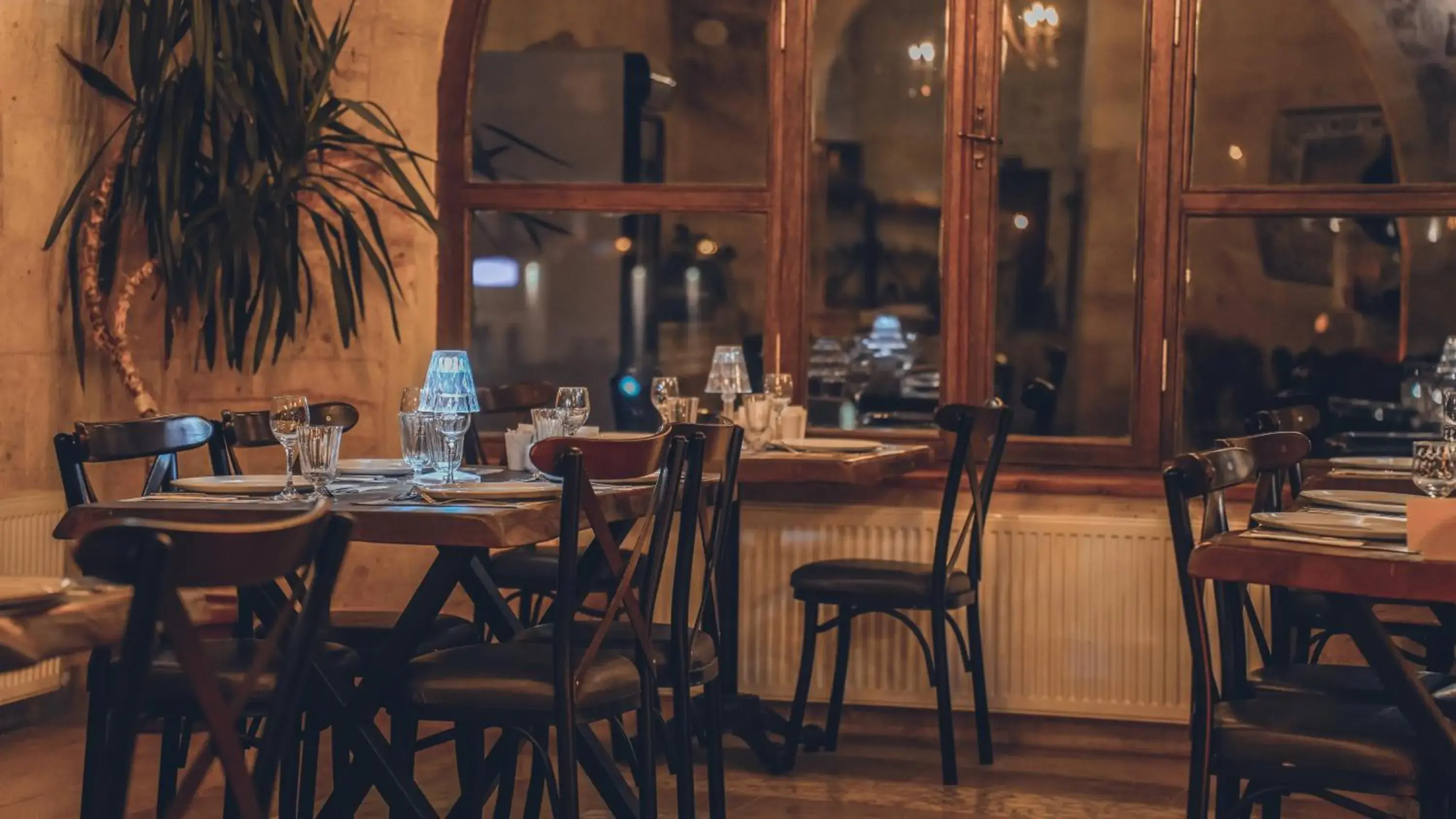 Restaurant/places to eat in Serenus Cave Suites Restaurant/places to eat in Serenus Cave Suites