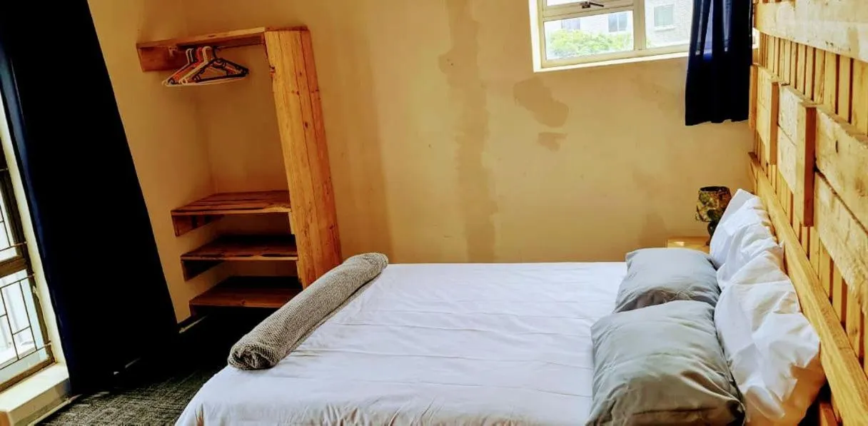 Photo of the whole room, Bed in Sunset beach backpackers