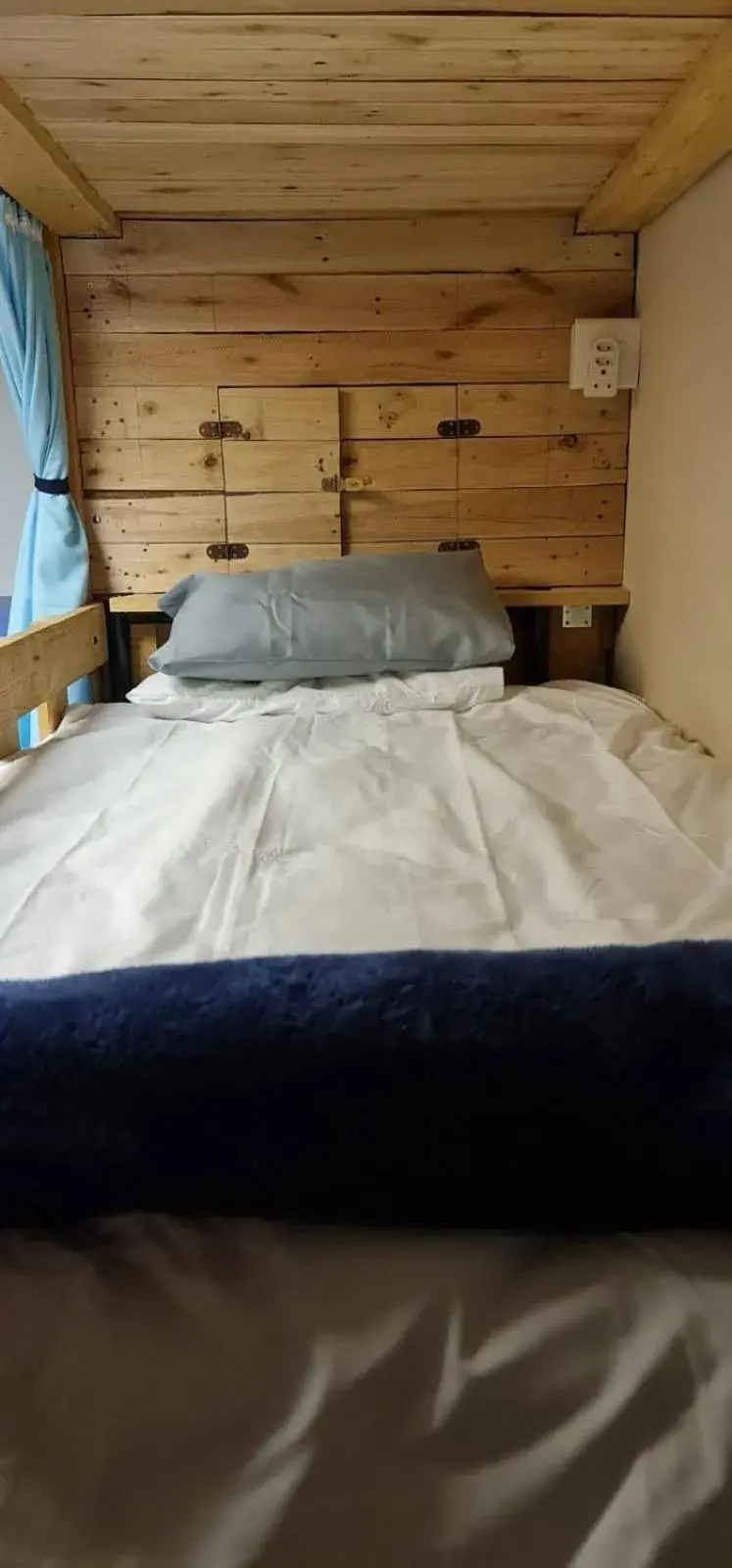 bunk bed, Bed in Sunset beach backpackers bunk bed, Bed in Sunset beach backpackers