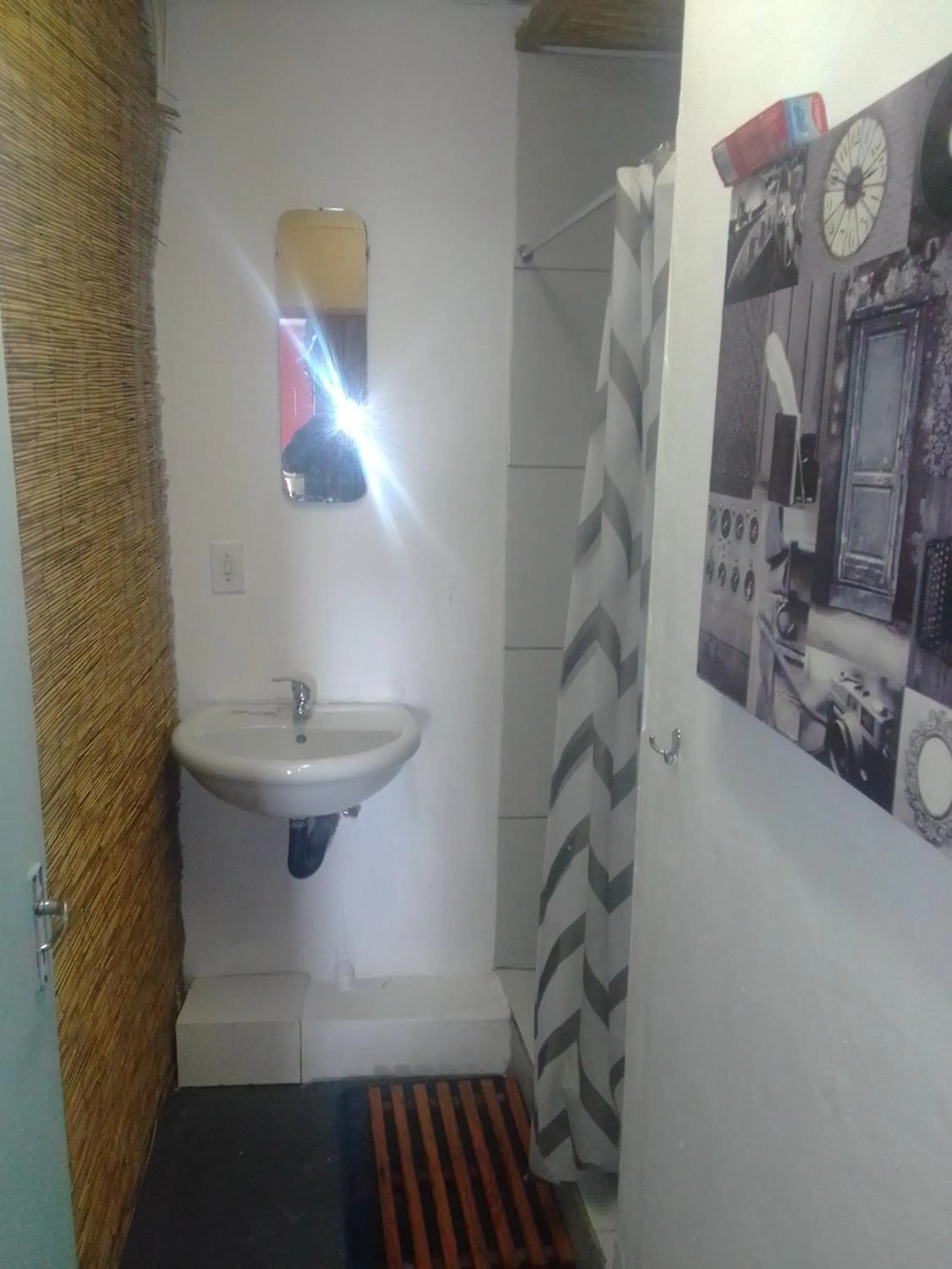 Bathroom in Sunset beach backpackers