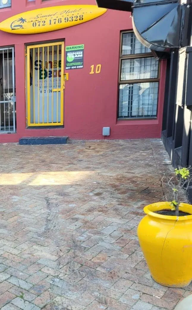 Facade/entrance in Sunset beach backpackers