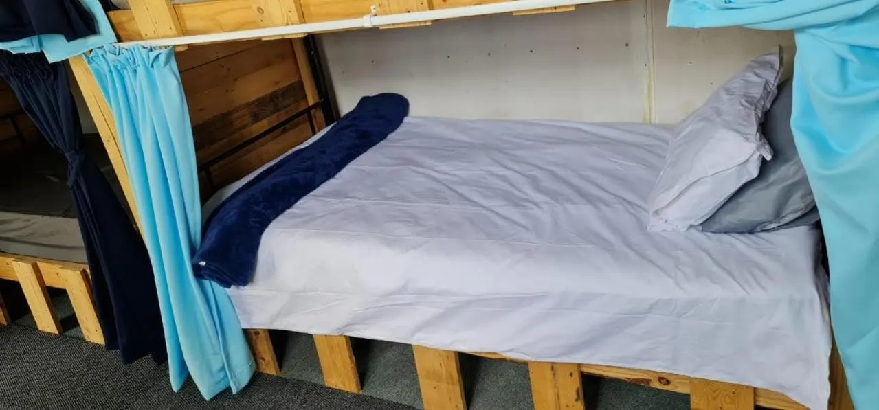 Bed in Sunset beach backpackers