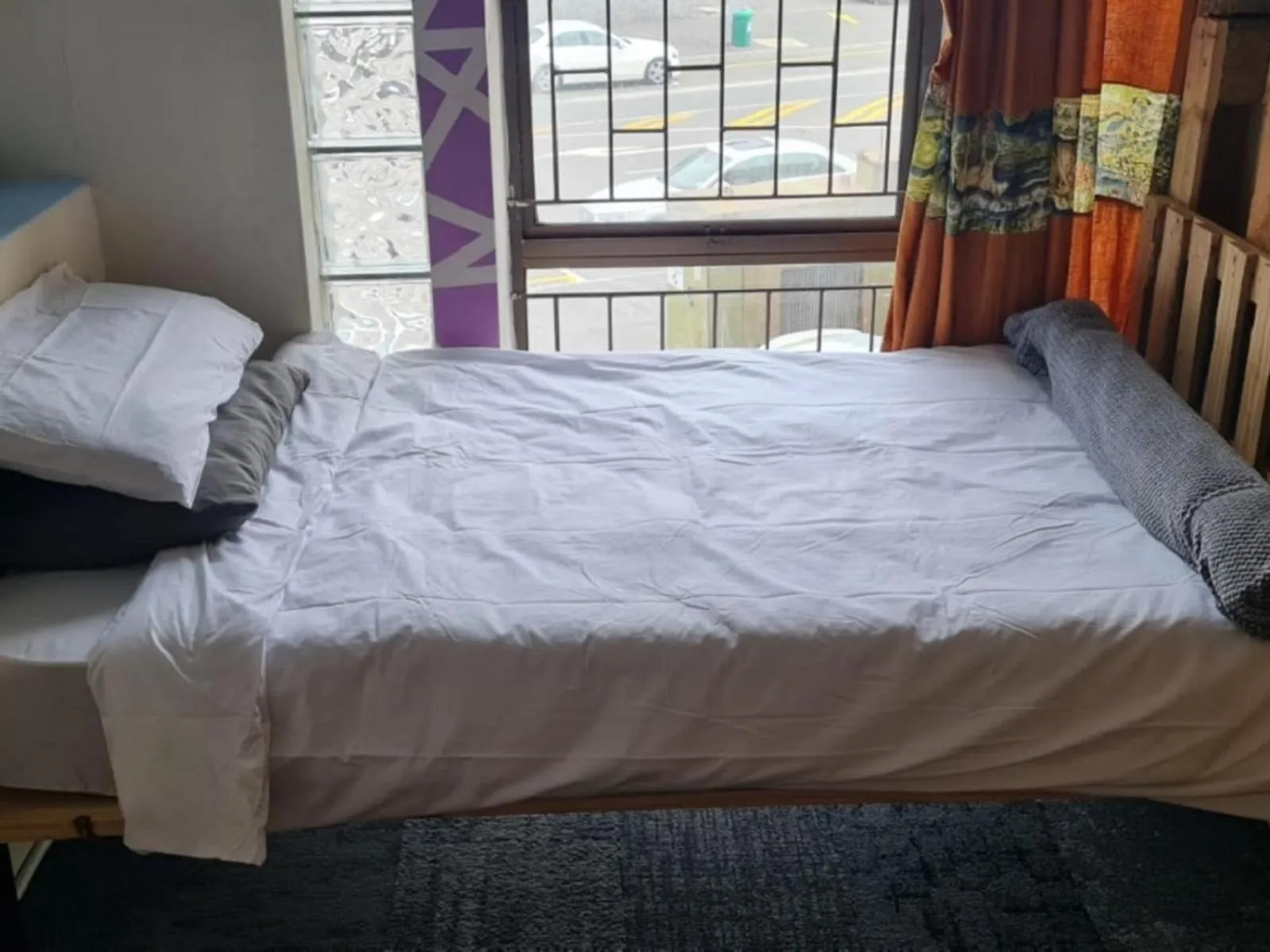 Bed in Sunset beach backpackers