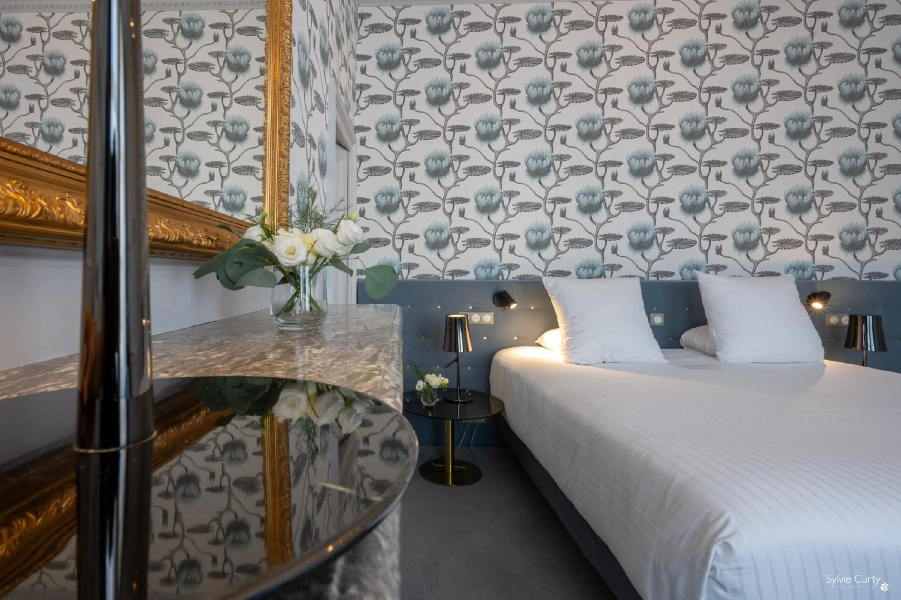 Bed in Hôtel La Monnaie Arty & Spa