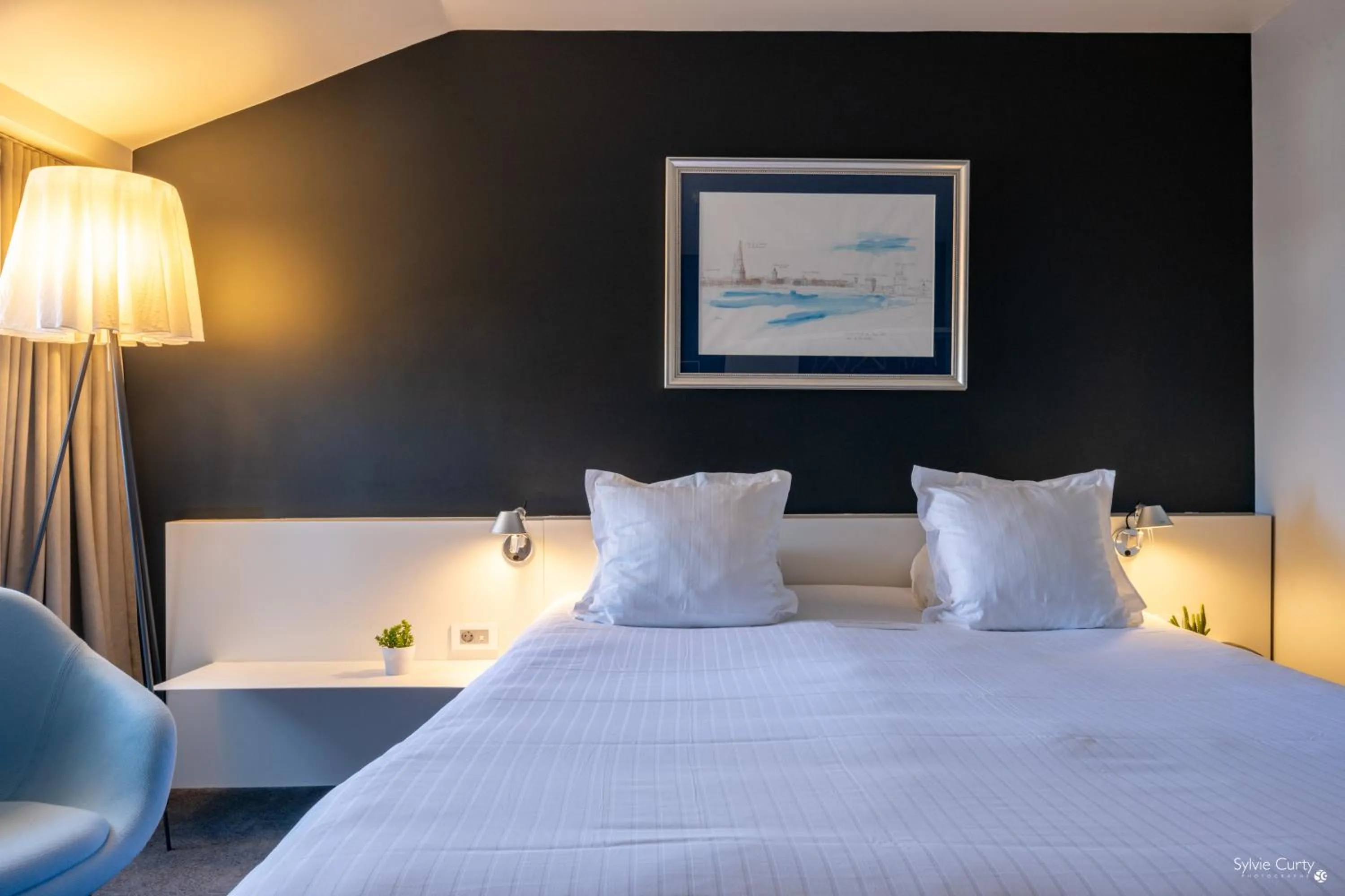 Bed in Hôtel La Monnaie Arty & Spa