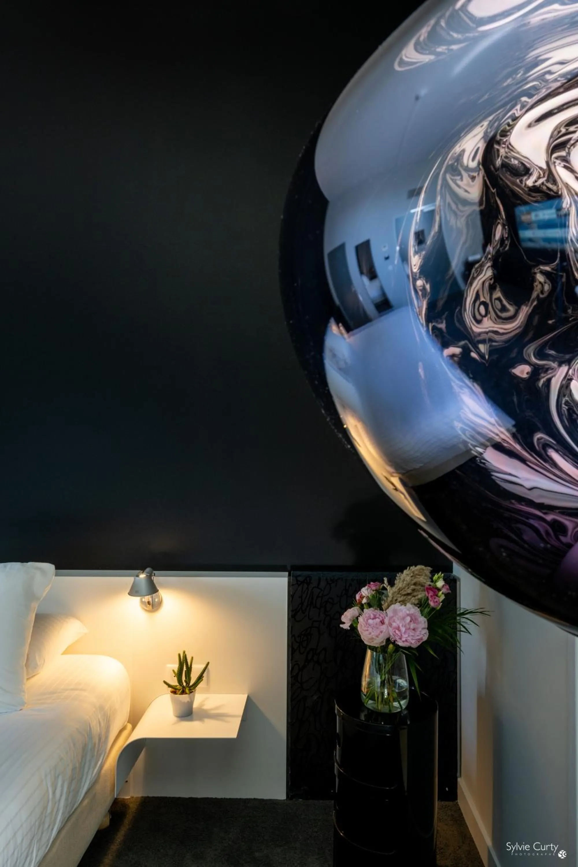 Decorative detail in Hôtel La Monnaie Arty & Spa