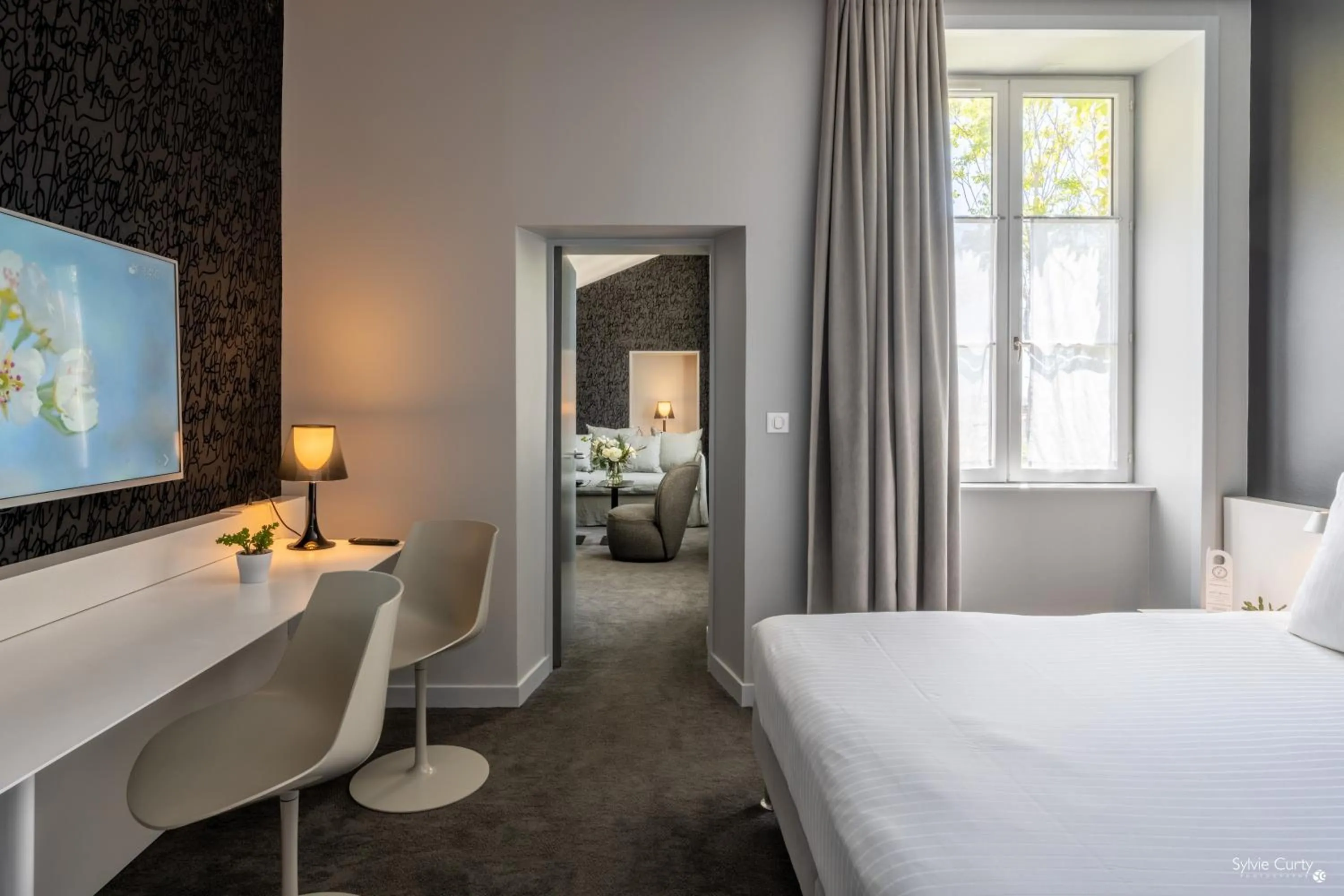 Photo of the whole room, Bed in Hôtel La Monnaie Arty & Spa