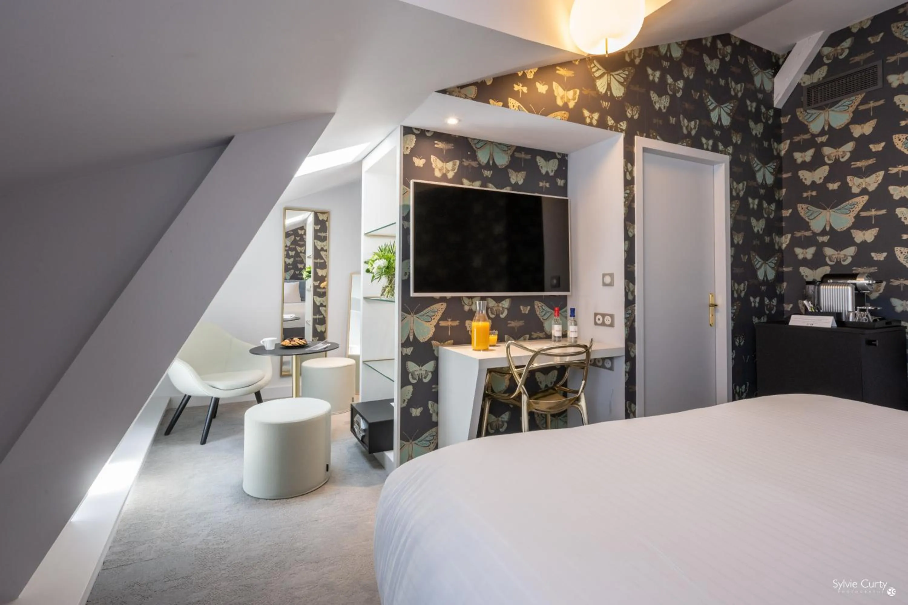 Photo of the whole room, Bed in Hôtel La Monnaie Arty & Spa