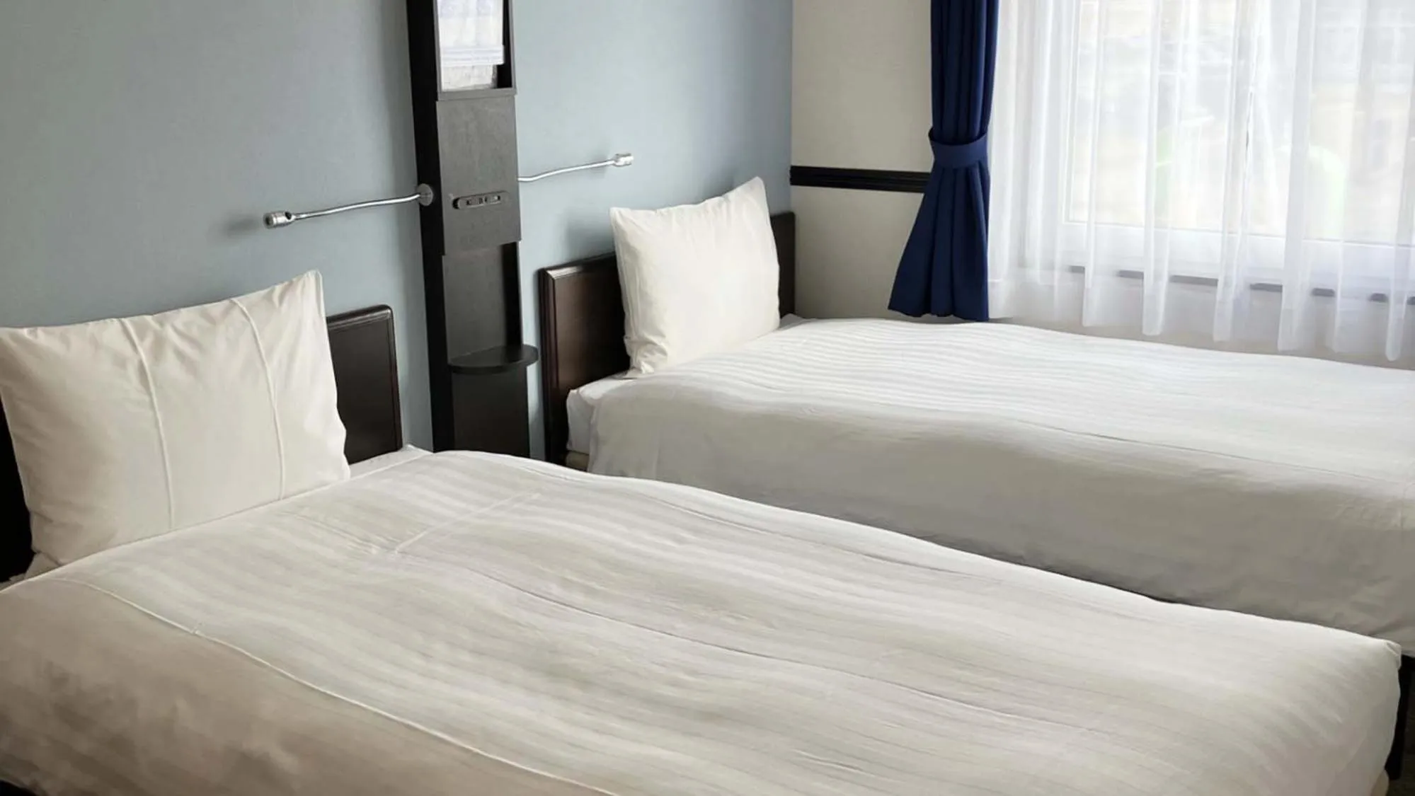 Bedroom, Bed in Toyoko Inn Shin takaoka eki Shinkansen Minami guchi