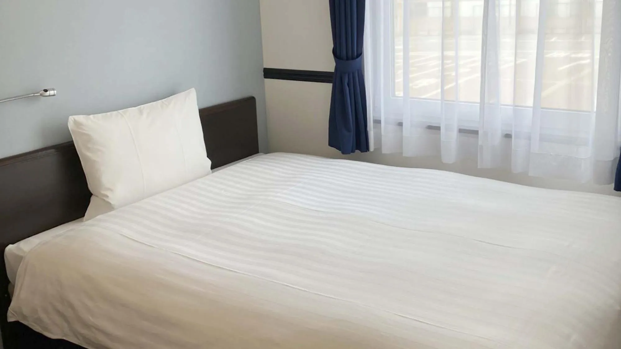 Bedroom, Bed in Toyoko Inn Shin takaoka eki Shinkansen Minami guchi