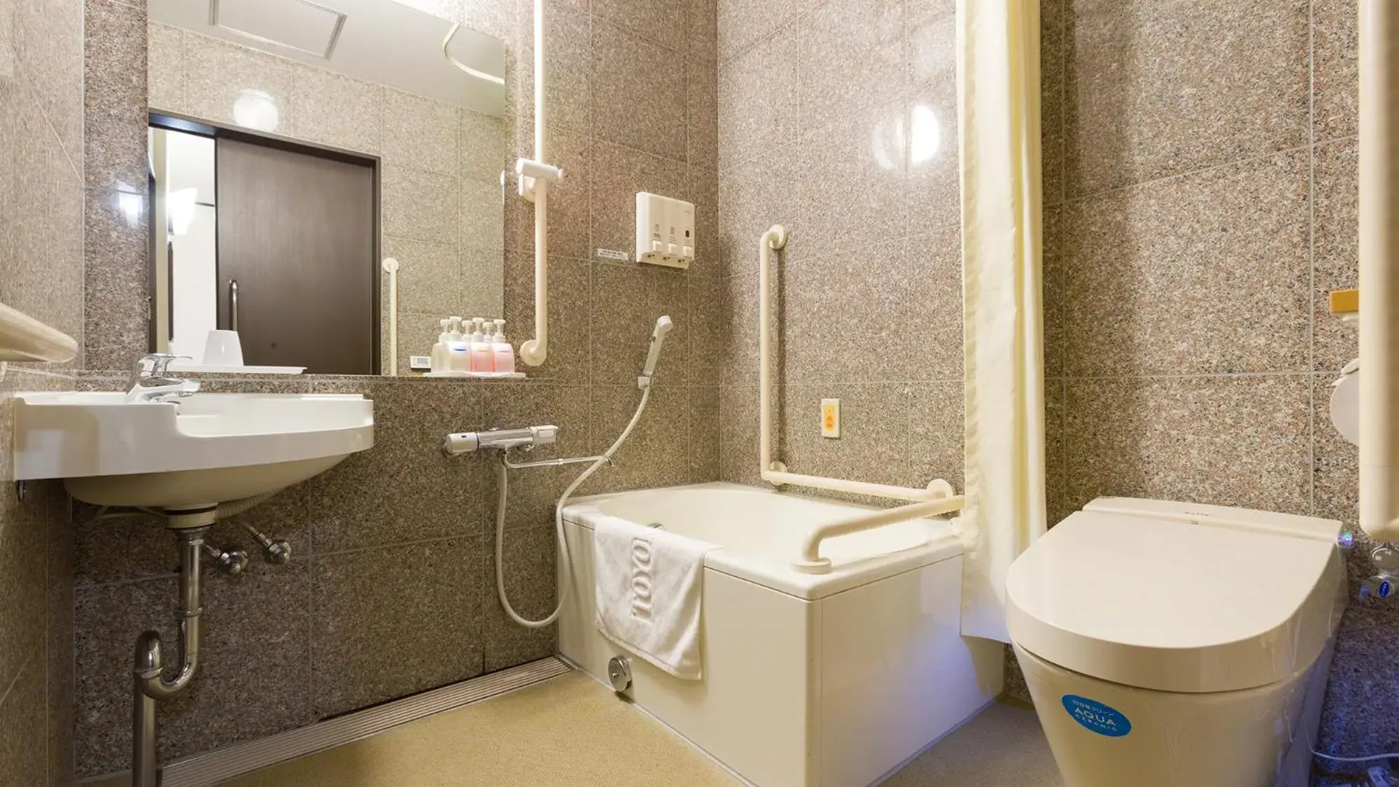 Bathroom in Toyoko Inn Shin takaoka eki Shinkansen Minami guchi Bathroom in Toyoko Inn Shin takaoka eki Shinkansen Minami guchi