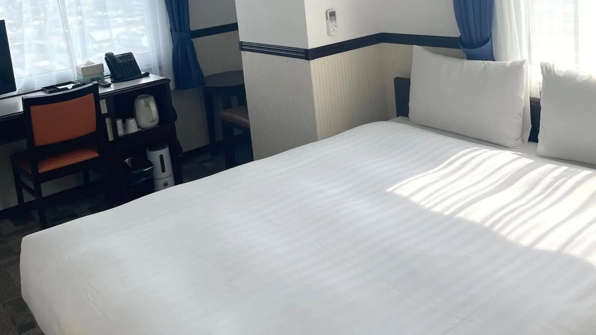 Bedroom, Bed in Toyoko Inn Saitama Iwatsuki Ekimae Bedroom, Bed in Toyoko Inn Saitama Iwatsuki Ekimae