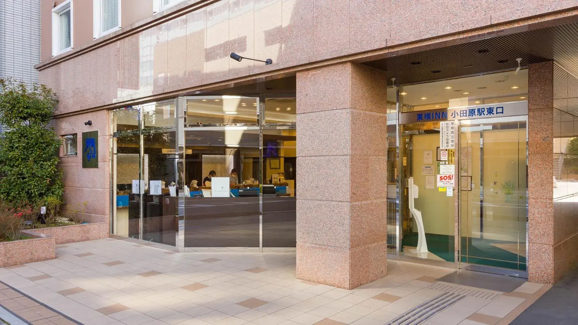Facade/entrance in Toyoko Inn Odawara eki Higashi guchi Facade/entrance in Toyoko Inn Odawara eki Higashi guchi