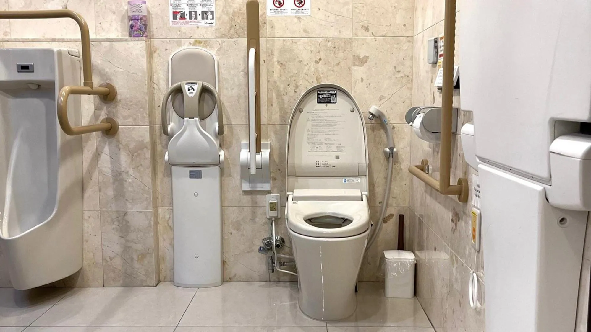 Toilet in Toyoko Inn Odawara eki Higashi guchi