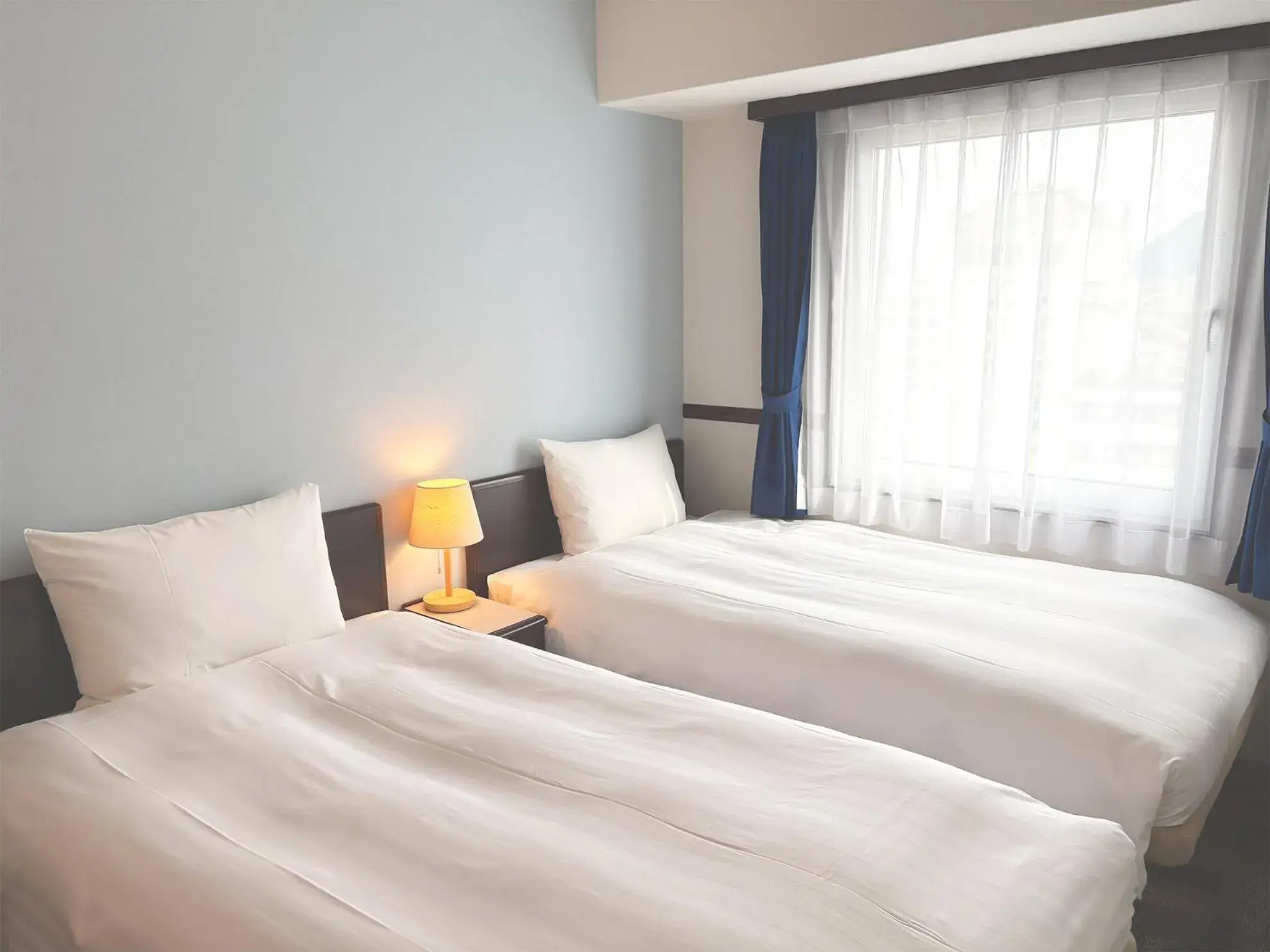 Bed in Toyoko Inn Fukuyama-eki Shinkansen Minami-guchi Bed in Toyoko Inn Fukuyama-eki Shinkansen Minami-guchi