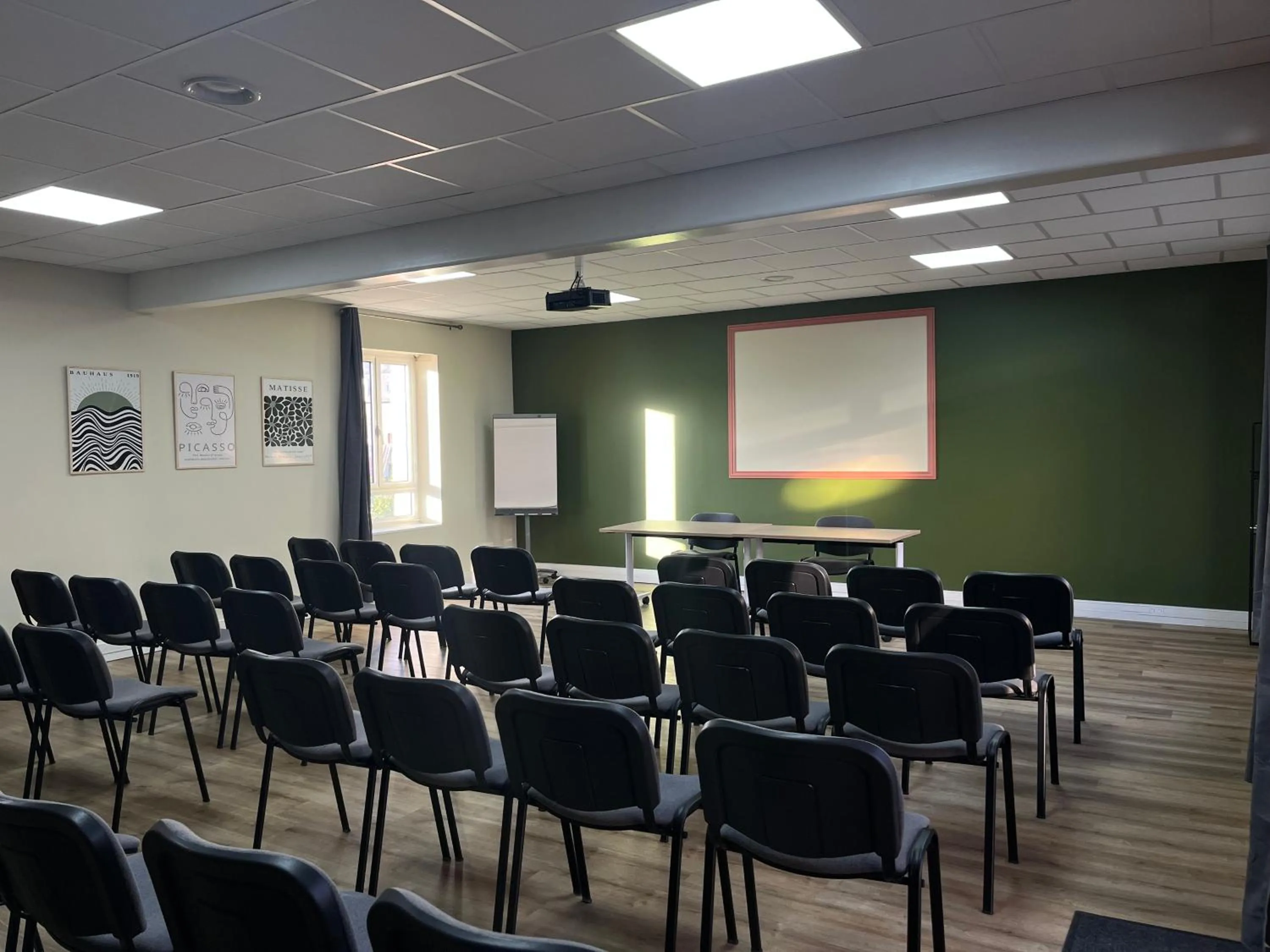 Meeting/conference room in Brit Hotel L'Arrivée Guingamp