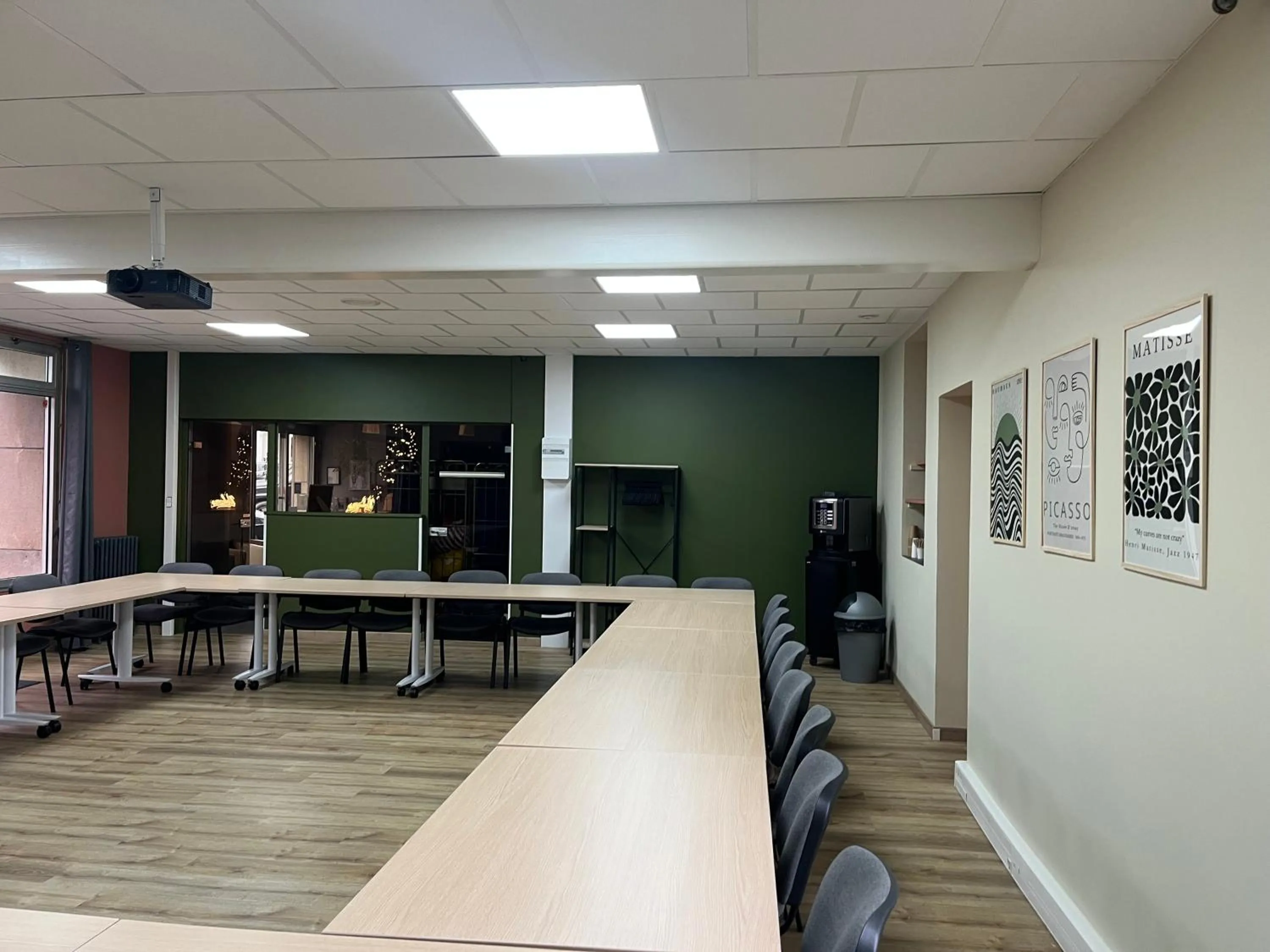 Meeting/conference room in Brit Hotel L'Arrivée Guingamp