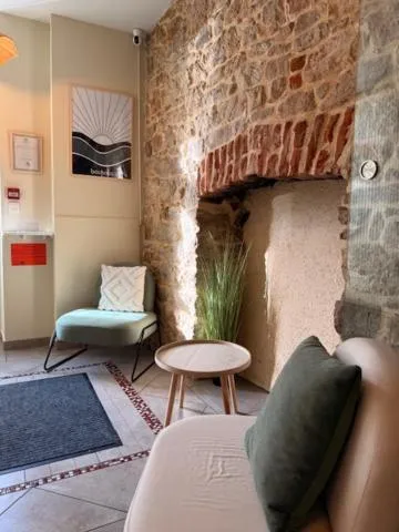 Lobby or reception in Brit Hotel L'Arrivée Guingamp