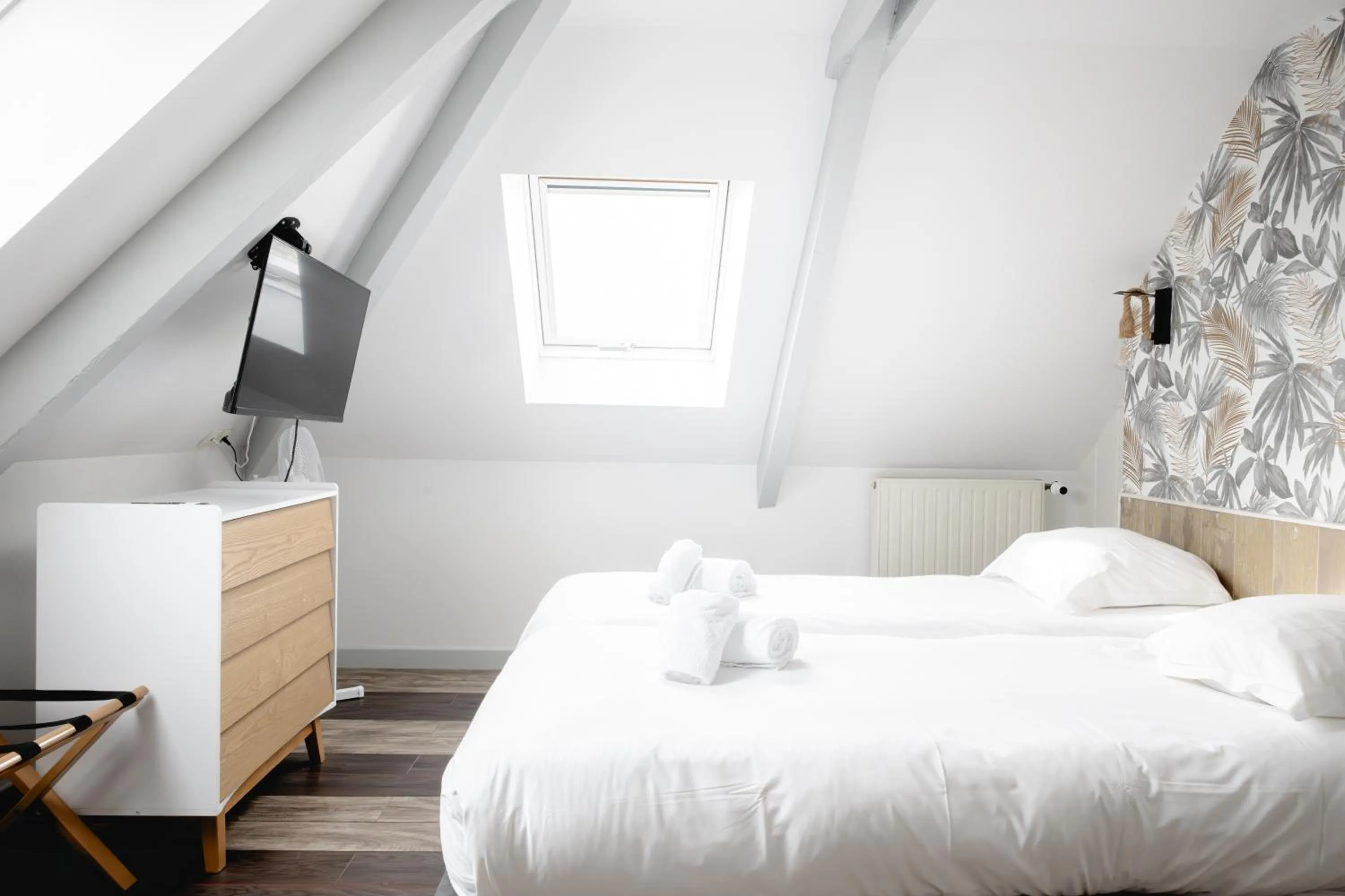 Bedroom, Bed in Brit Hotel L'Arrivée Guingamp