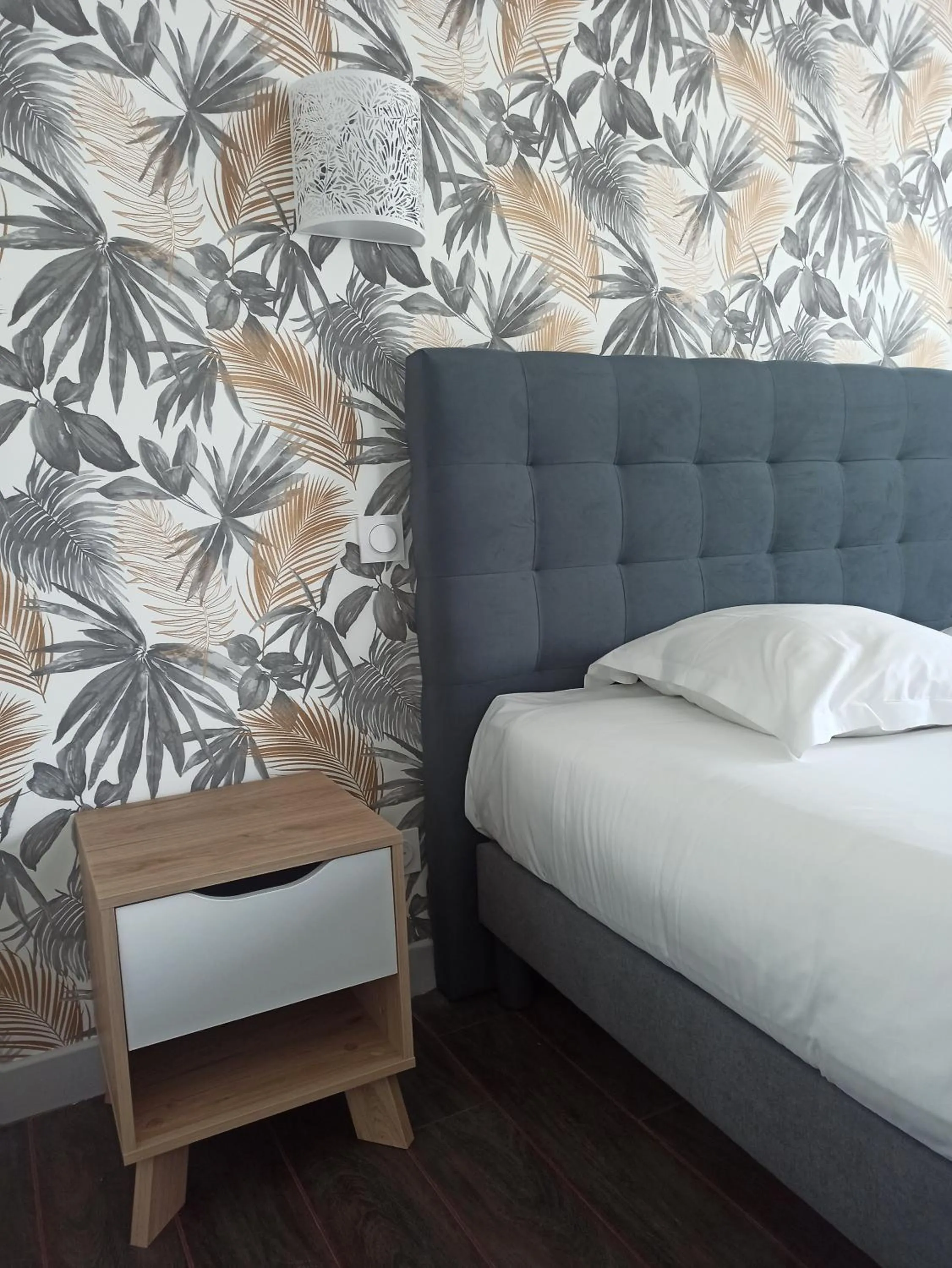 Bedroom, Bed in Brit Hotel L'Arrivée Guingamp