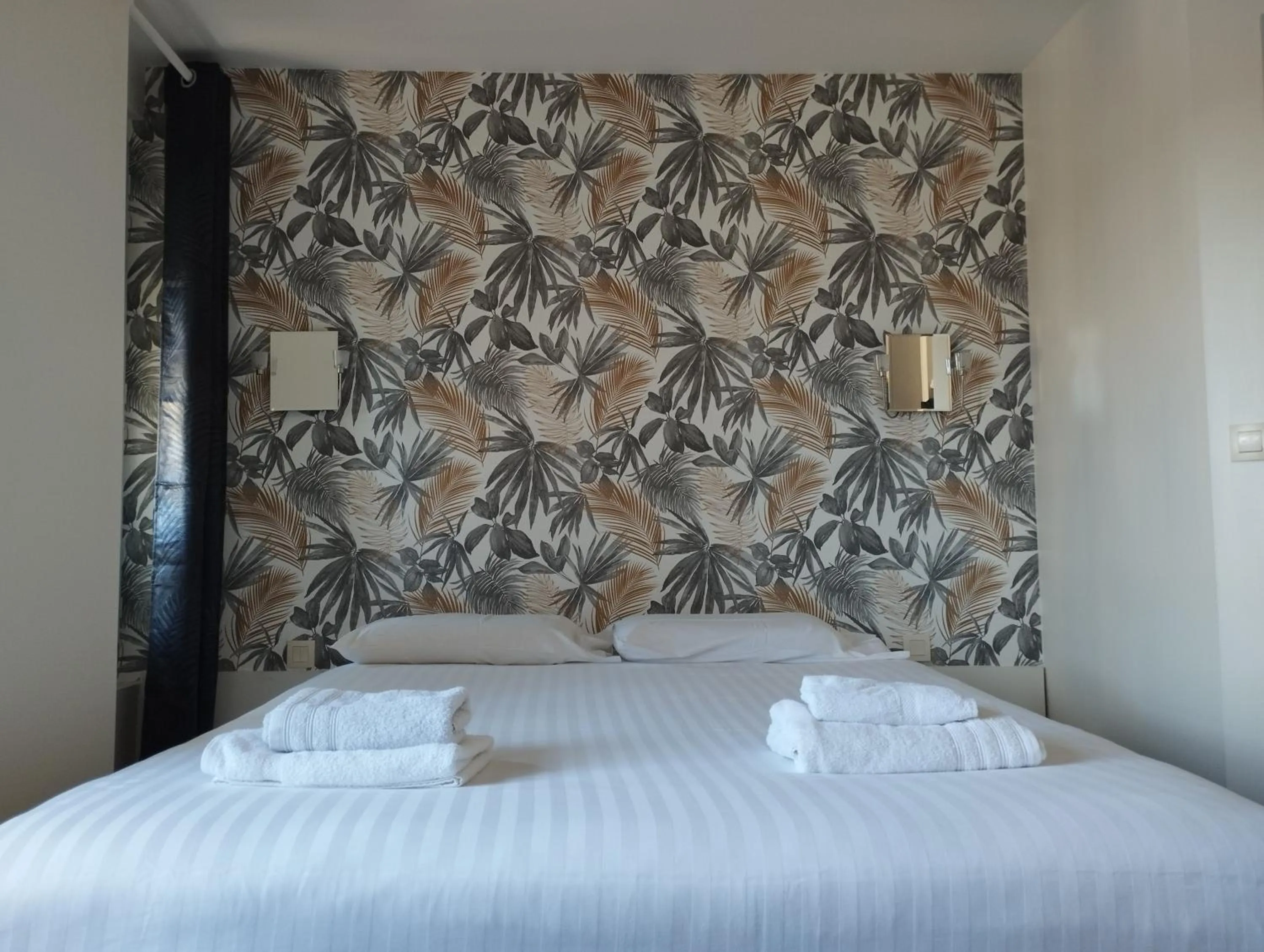 Bed in Brit Hotel L'Arrivée Guingamp