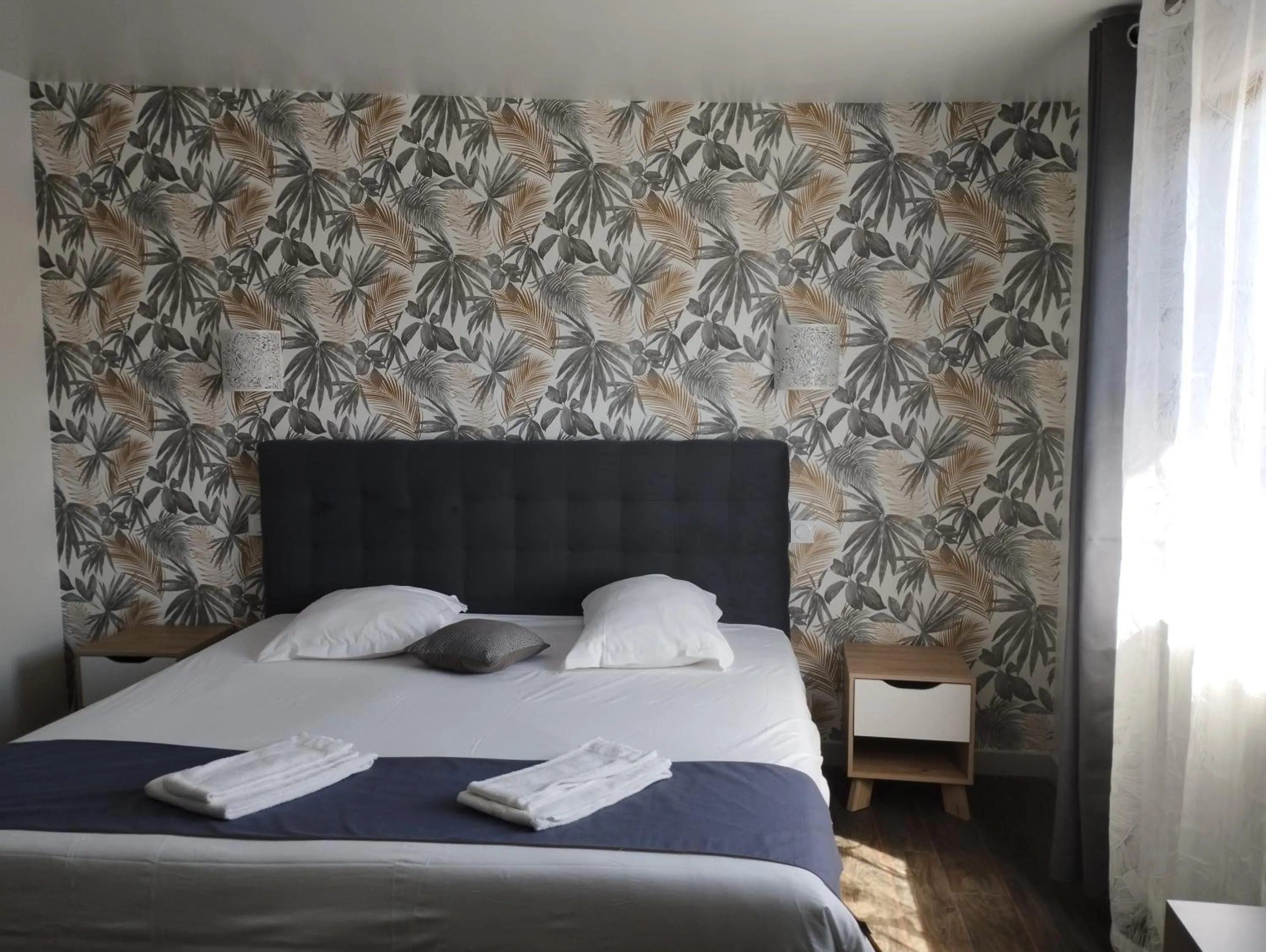 Bedroom, Bed in Brit Hotel L'Arrivée Guingamp