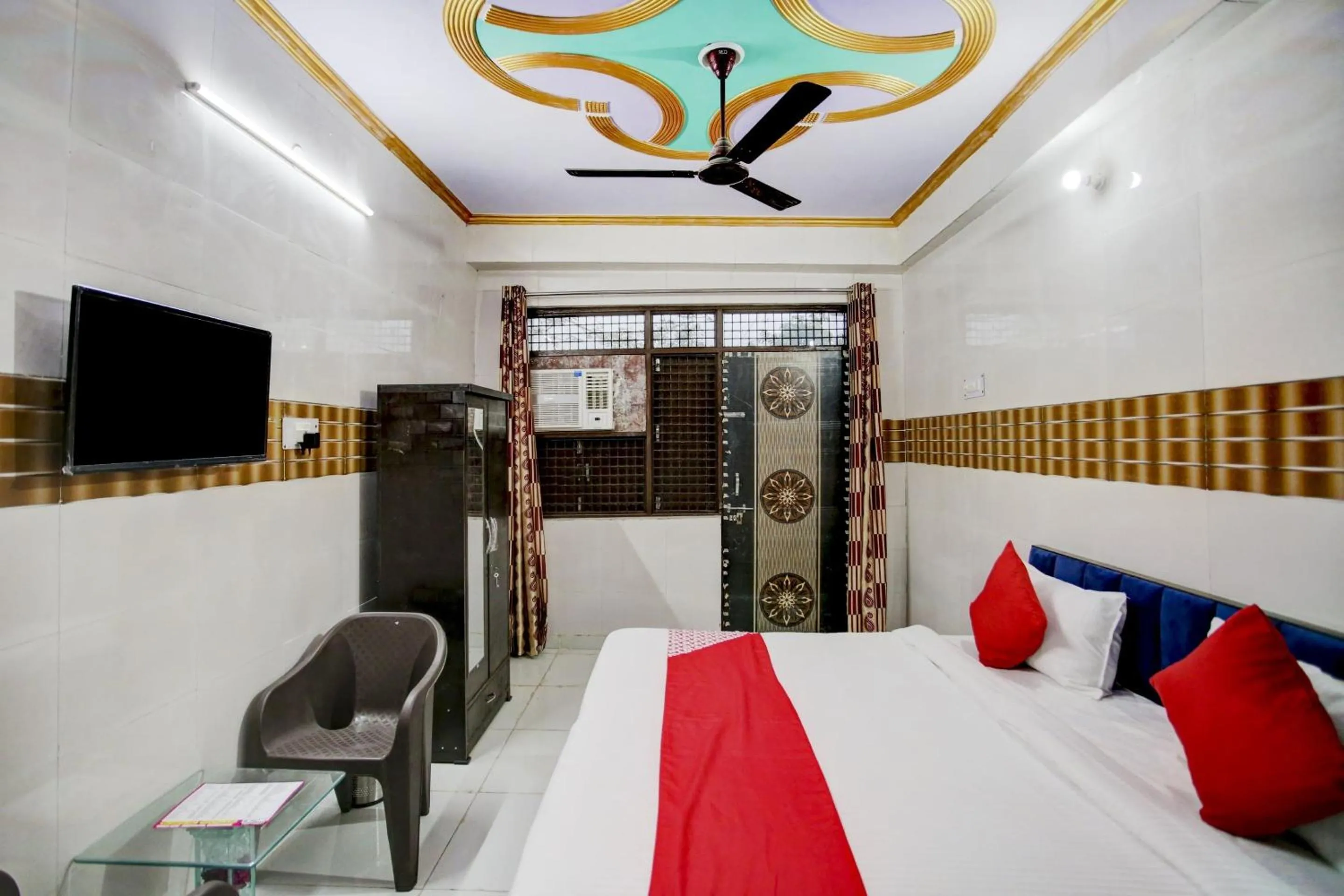 Facade/entrance in Hotel O by OYO DS Palace