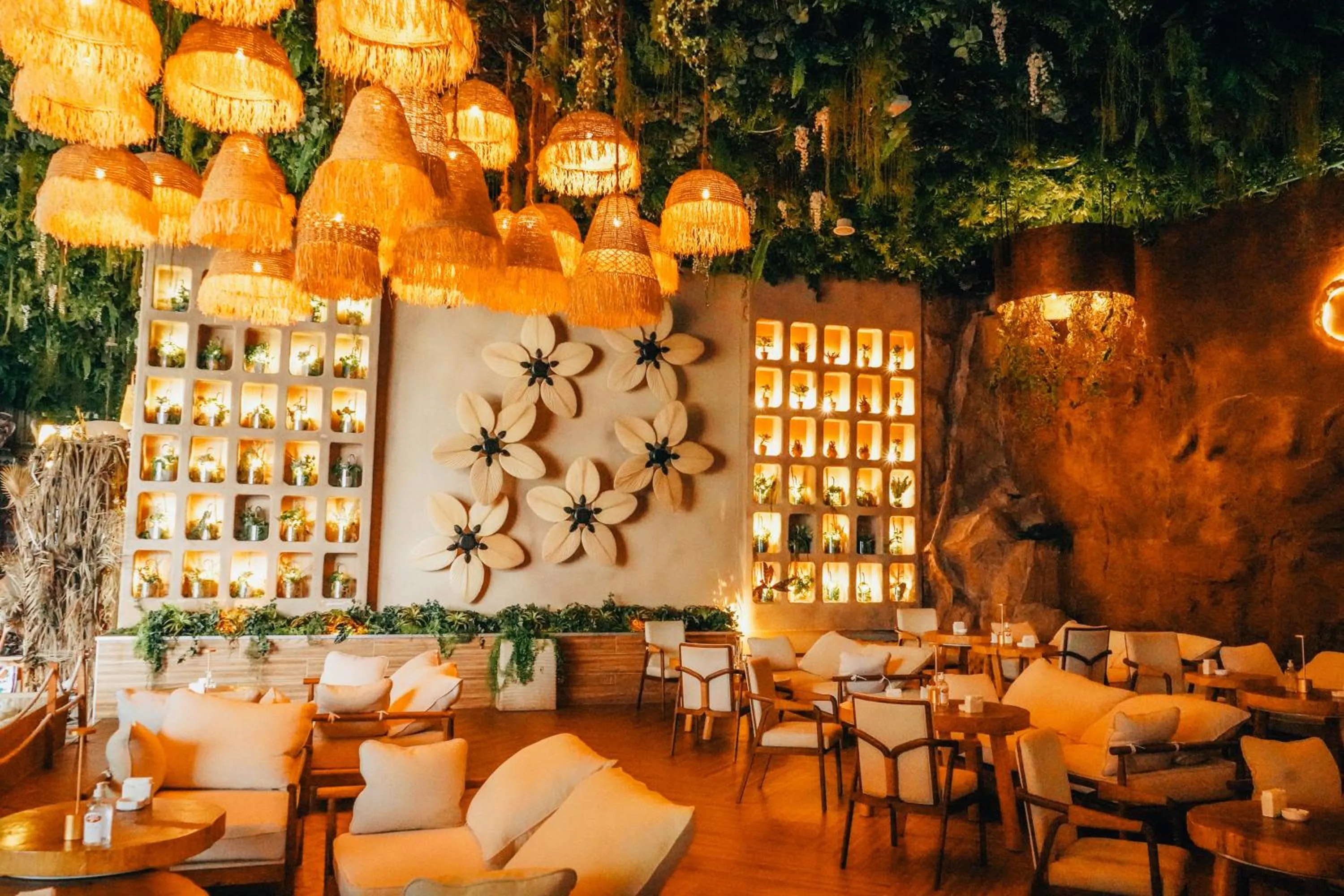 Nightclub / DJ in Ramee Dream Hotel Downtown