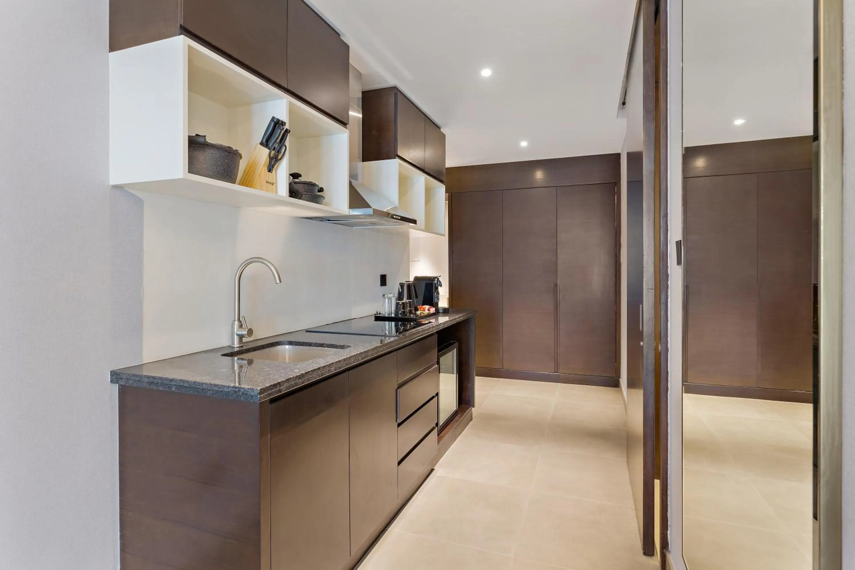 Kitchen or kitchenette in Ramee Dream Hotel Downtown