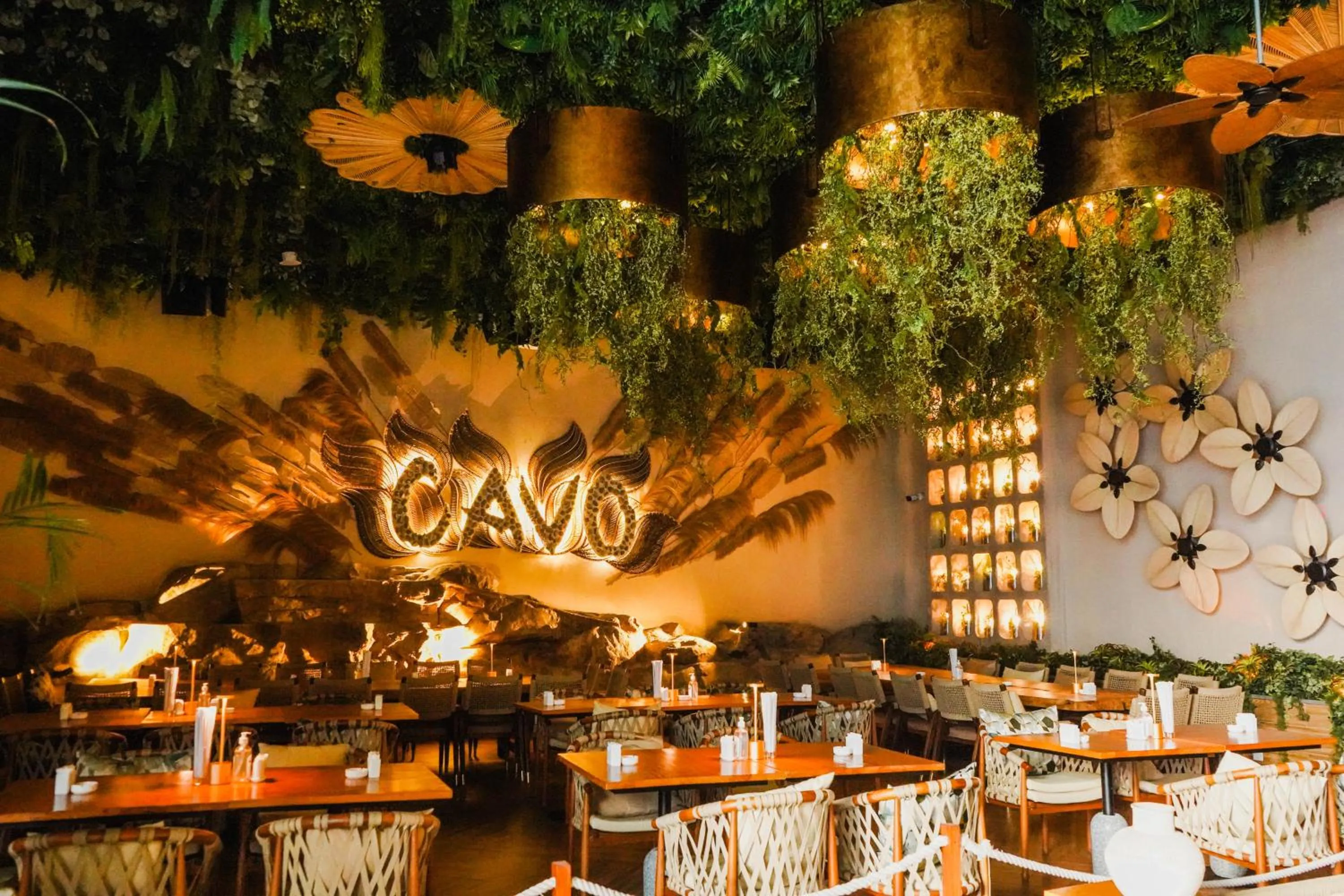 Nightclub / DJ in Ramee Dream Hotel Downtown