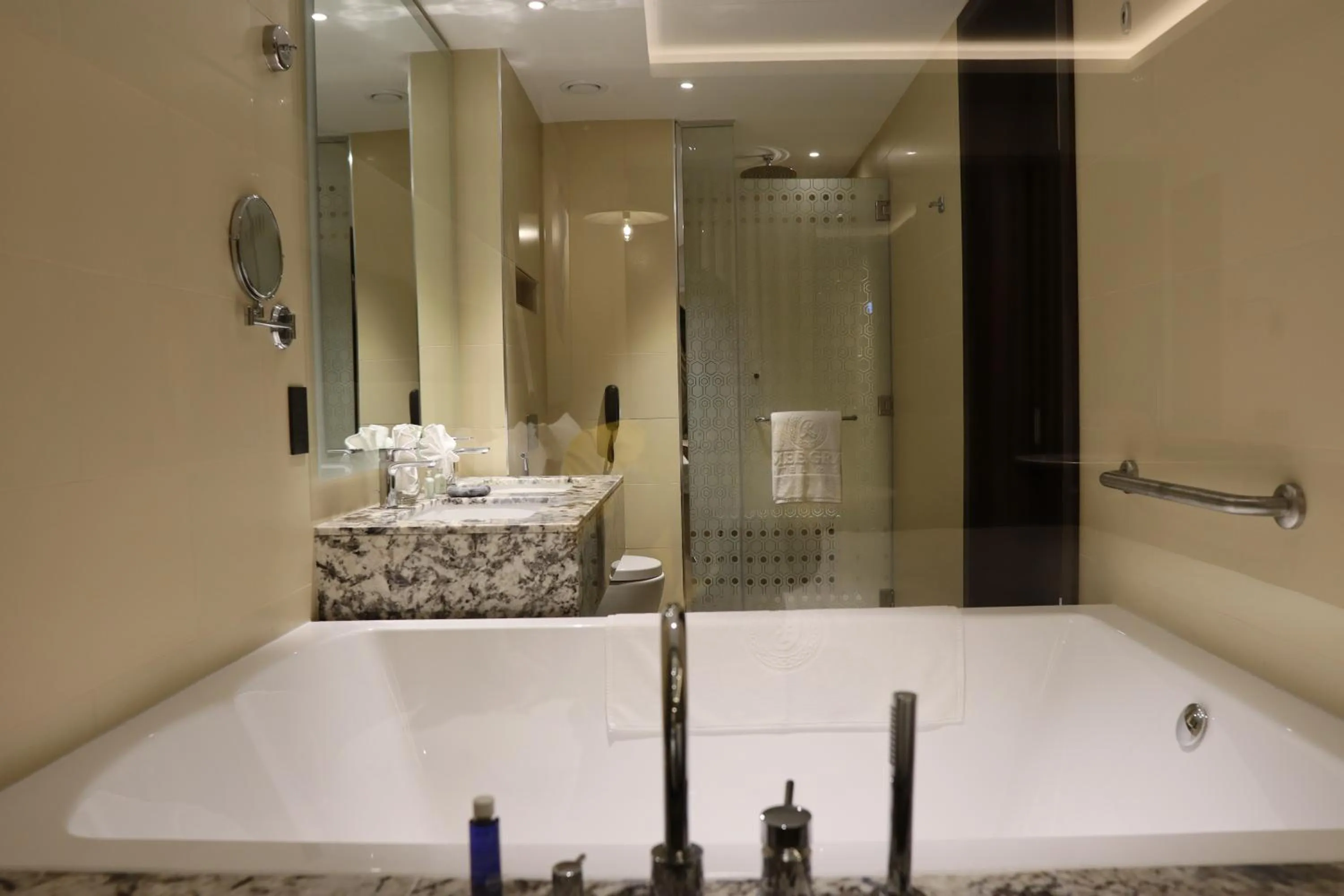 Bath in Ramee Dream Hotel Downtown