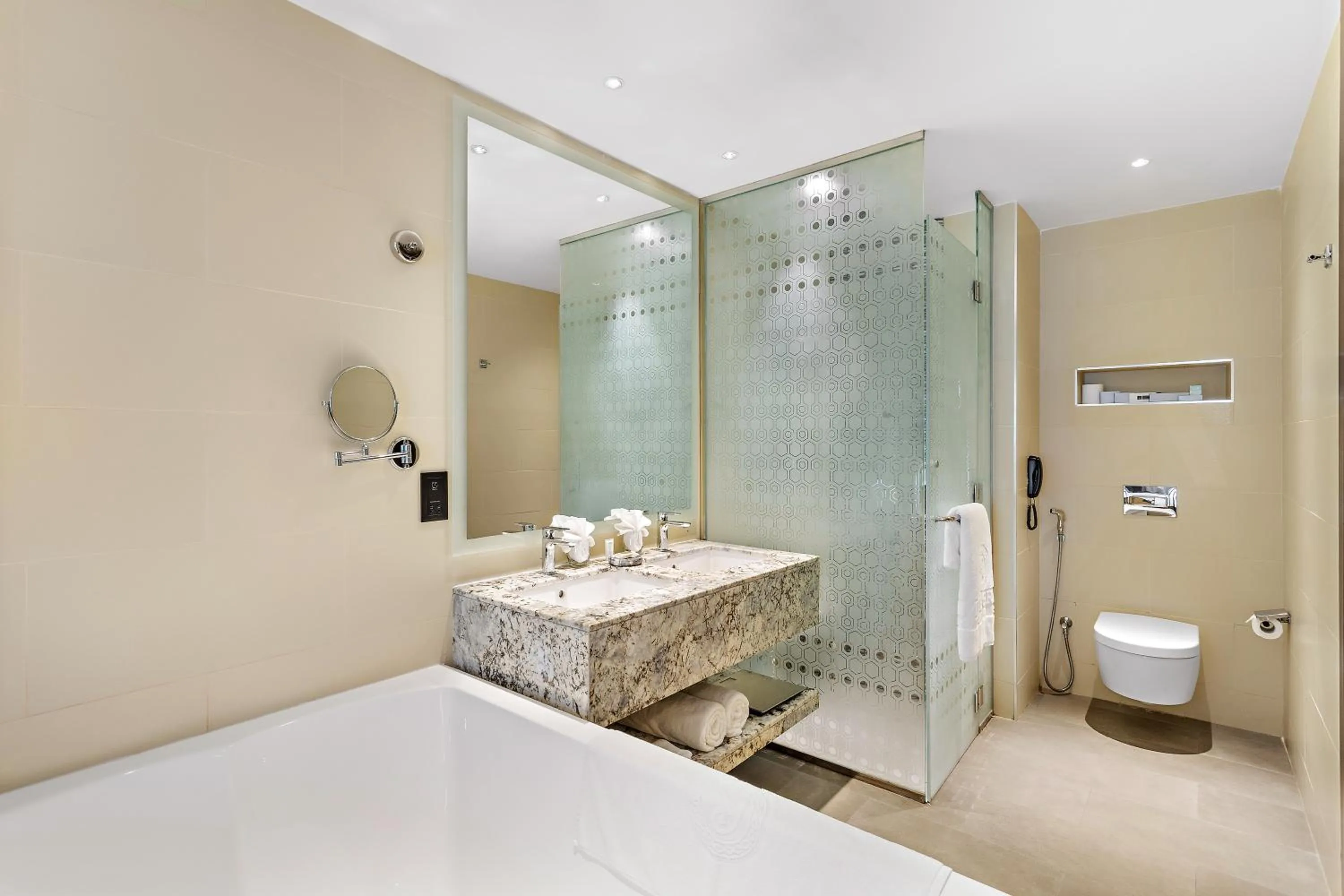 Shower in Ramee Dream Hotel Downtown