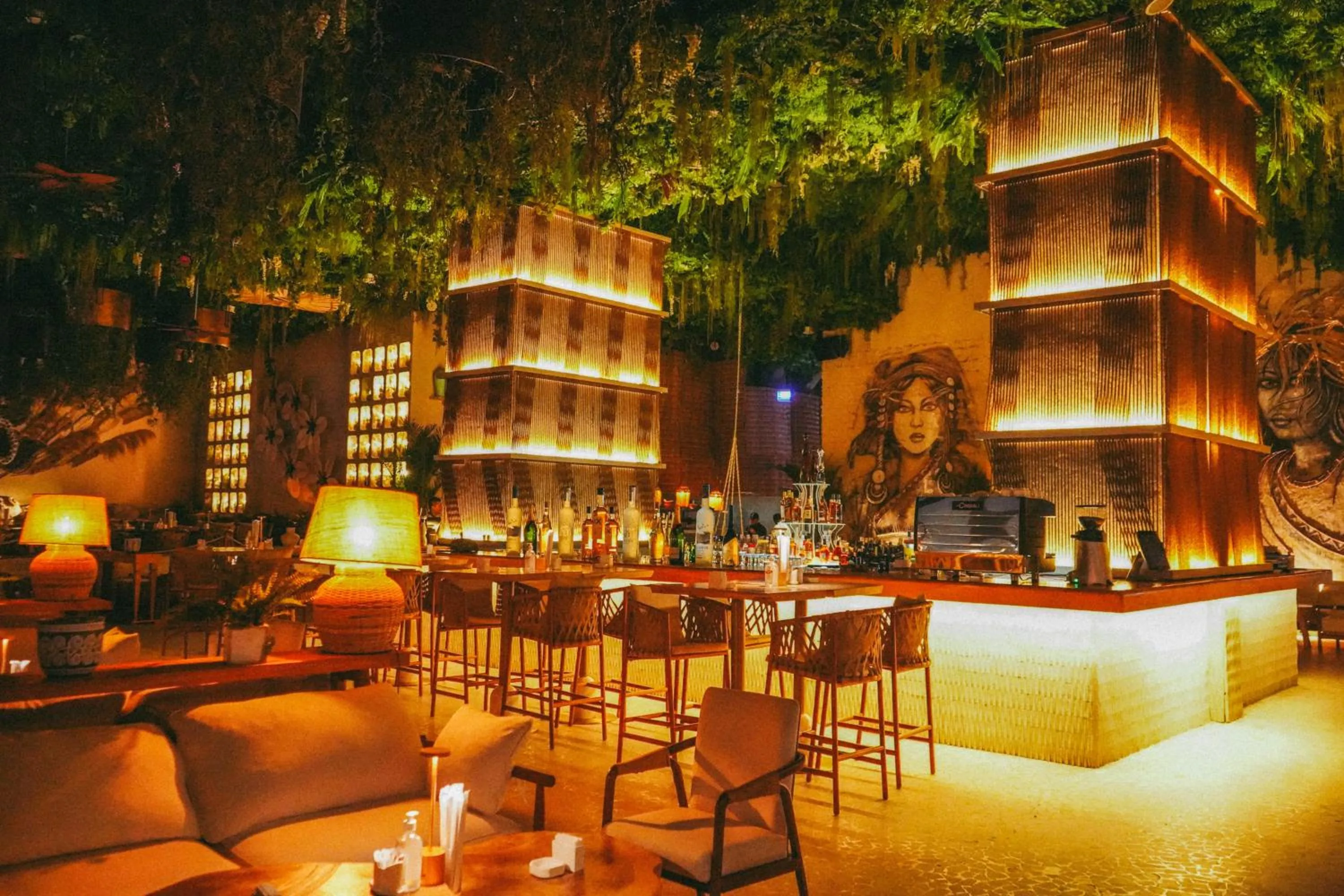 Nightclub / DJ in Ramee Dream Hotel Downtown