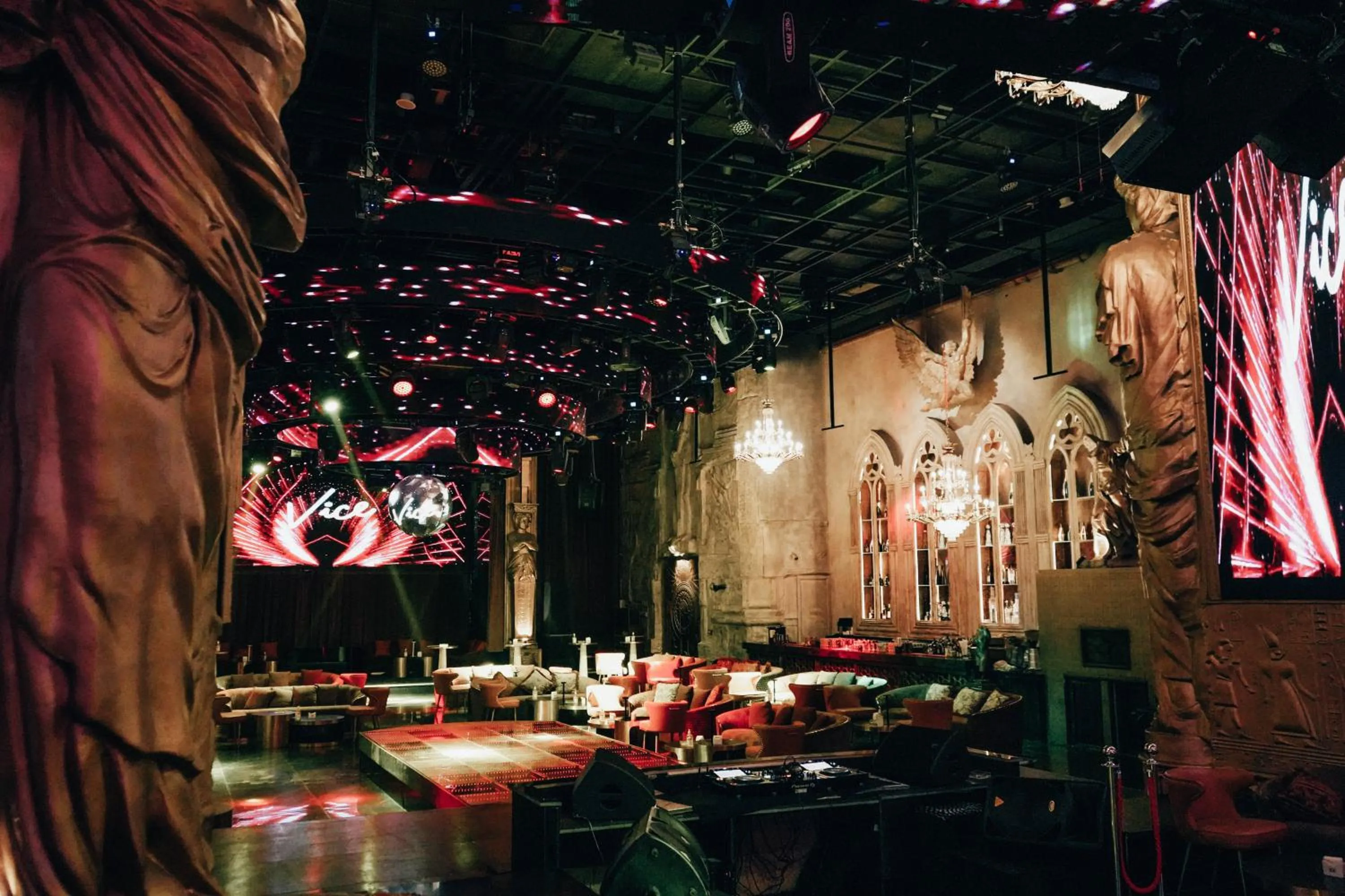 Nightclub / DJ in Ramee Dream Hotel Downtown