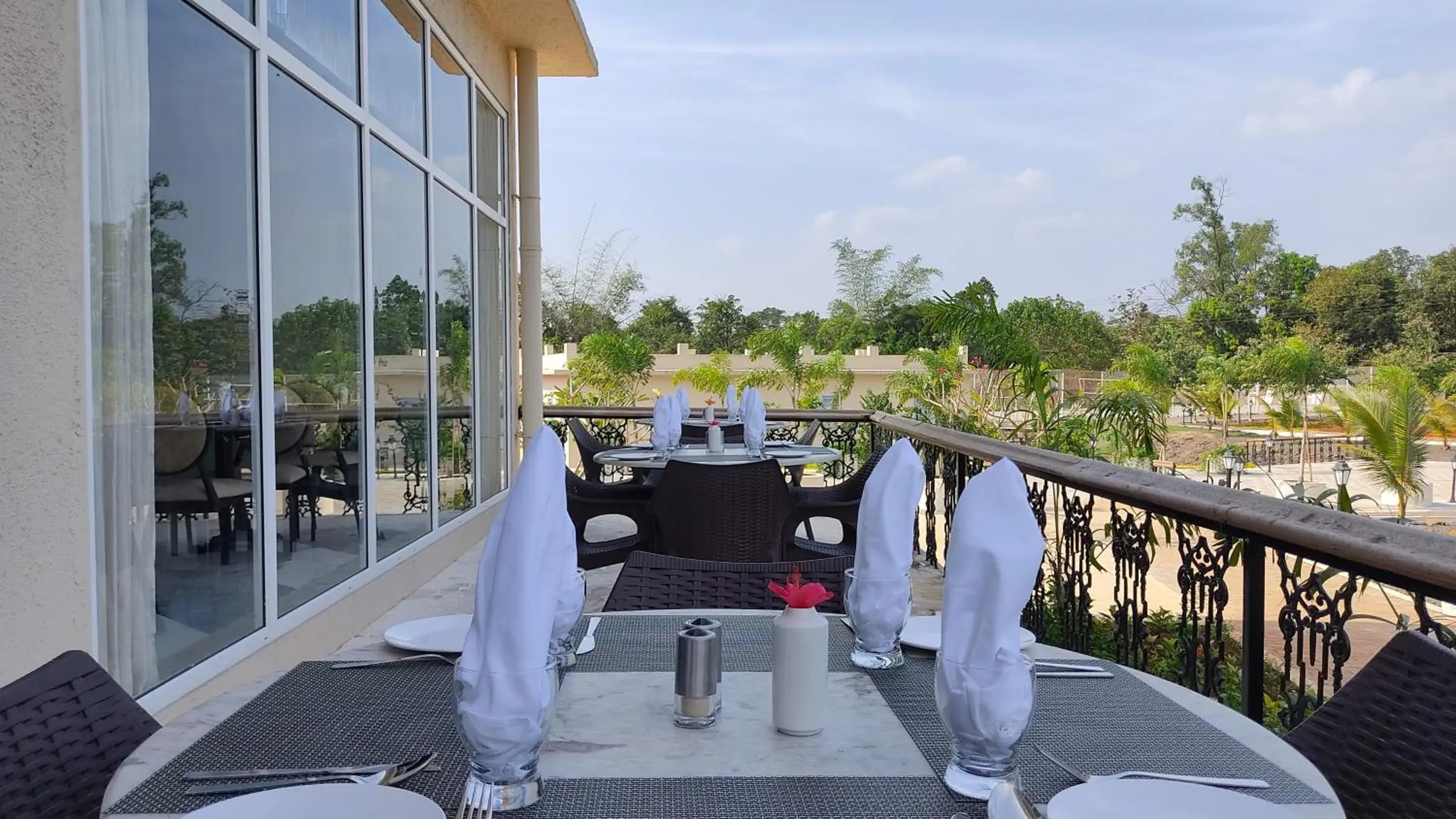 Restaurant/places to eat in juSTa Rudra Resort & Spa Restaurant/places to eat in juSTa Rudra Resort & Spa