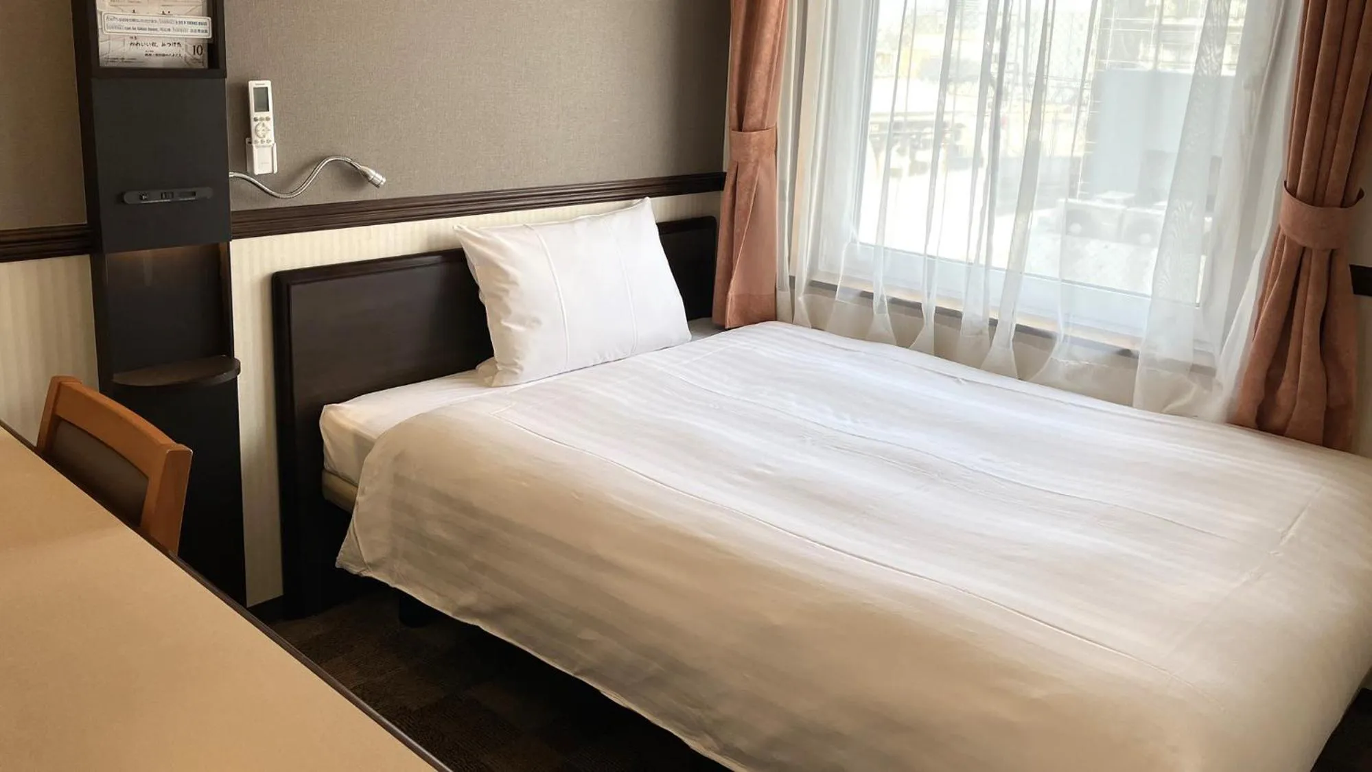 Bedroom, Bed in Toyoko Inn Tokyo Shinagawa Hatanodai eki Minami guchi