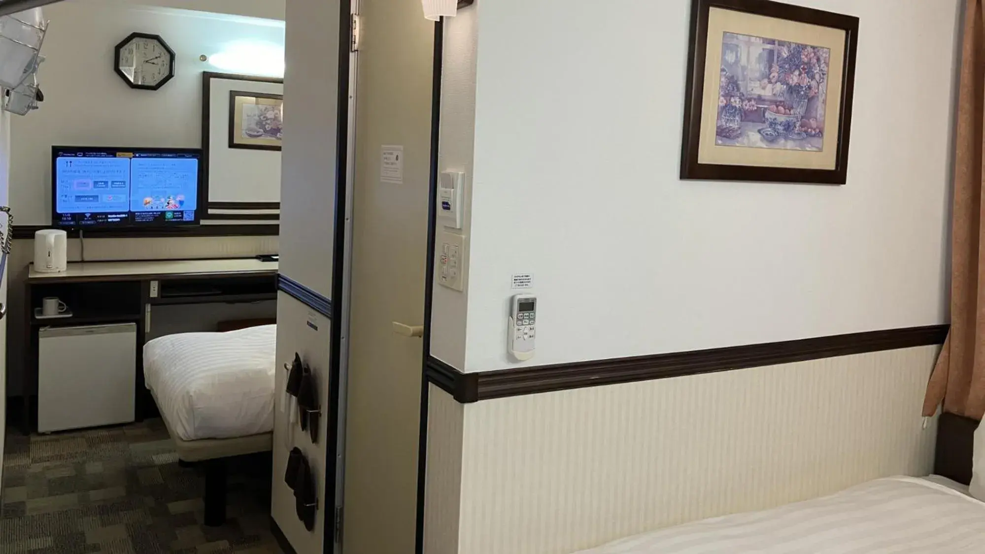 Bedroom, Bed in Toyoko Inn Kintetsu Nara Ekimae Bedroom, Bed in Toyoko Inn Kintetsu Nara Ekimae