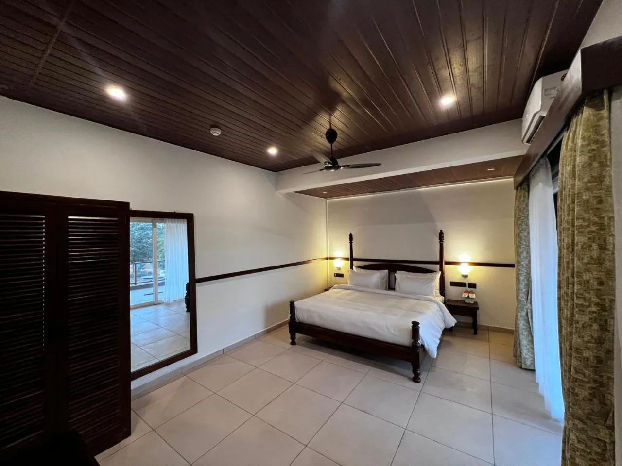 Bed in Mastiff Grand La Villae