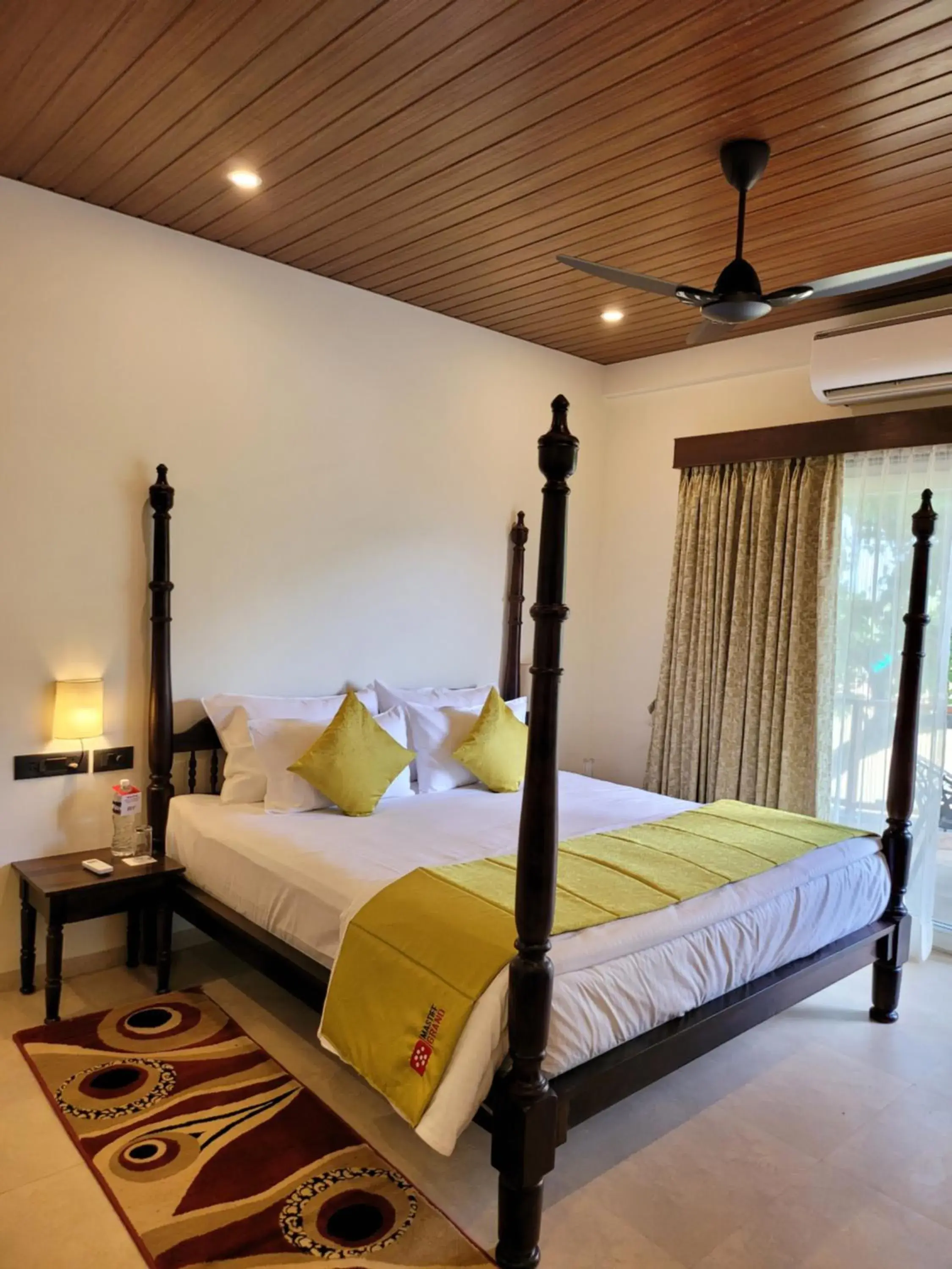 Bed in Mastiff Grand La Villae Bed in Mastiff Grand La Villae