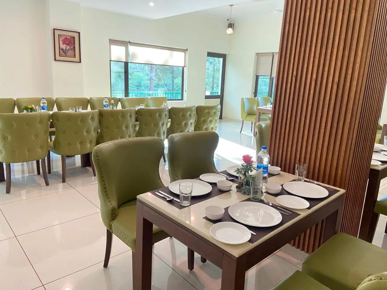 Restaurant/places to eat in Pineland Resorts & Chalets Kasauli