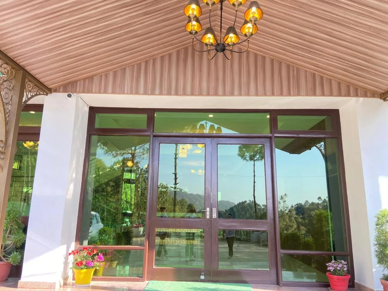 Pineland Resorts & Chalets Kasauli