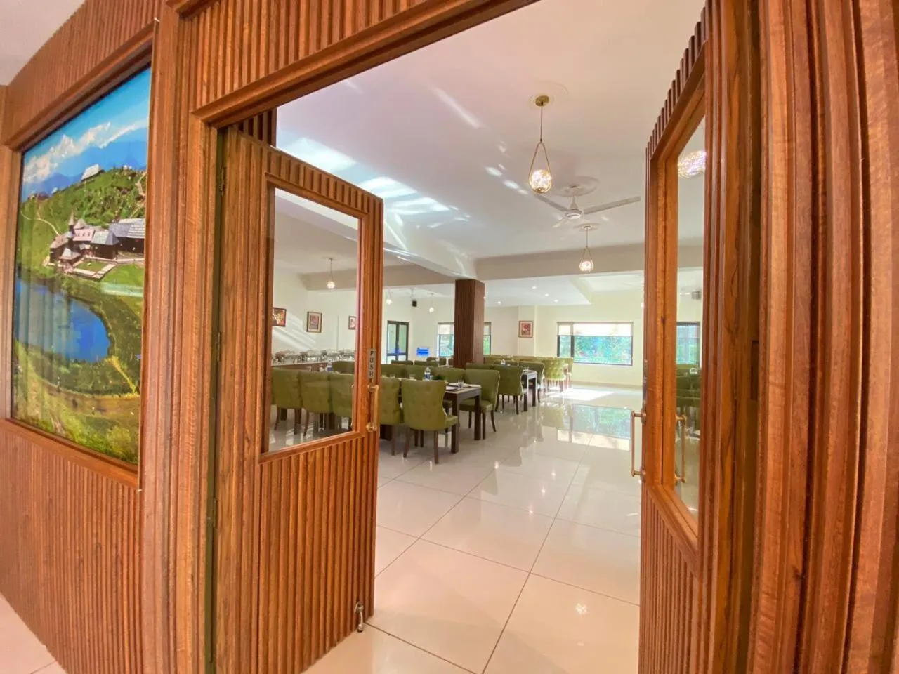 Restaurant/places to eat in Pineland Resorts & Chalets Kasauli